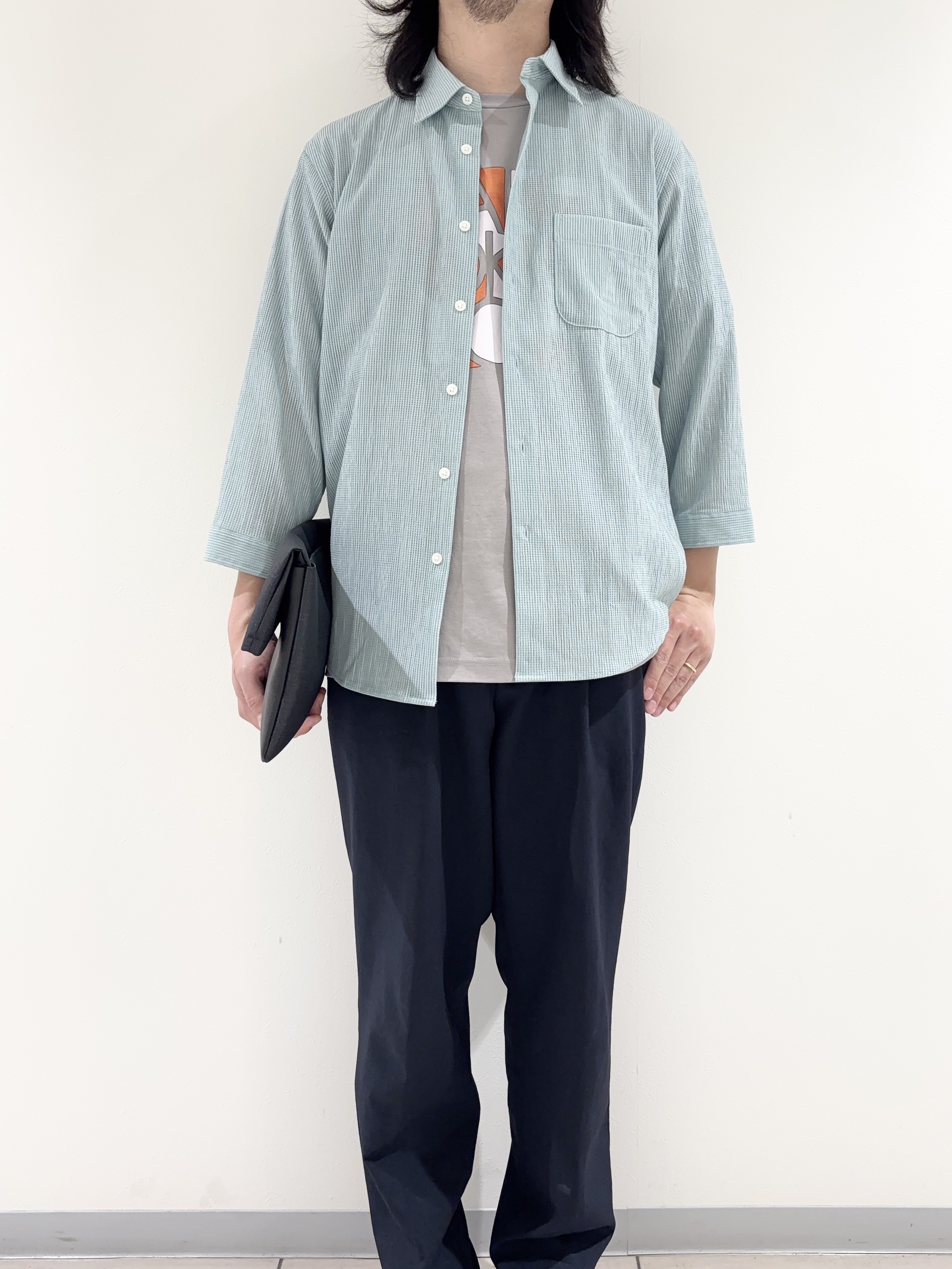 及川さんの「TAKEO KIKUCHI｜【通気性】トリコットサッカー 7分袖シャツ」を使ったコーディネート