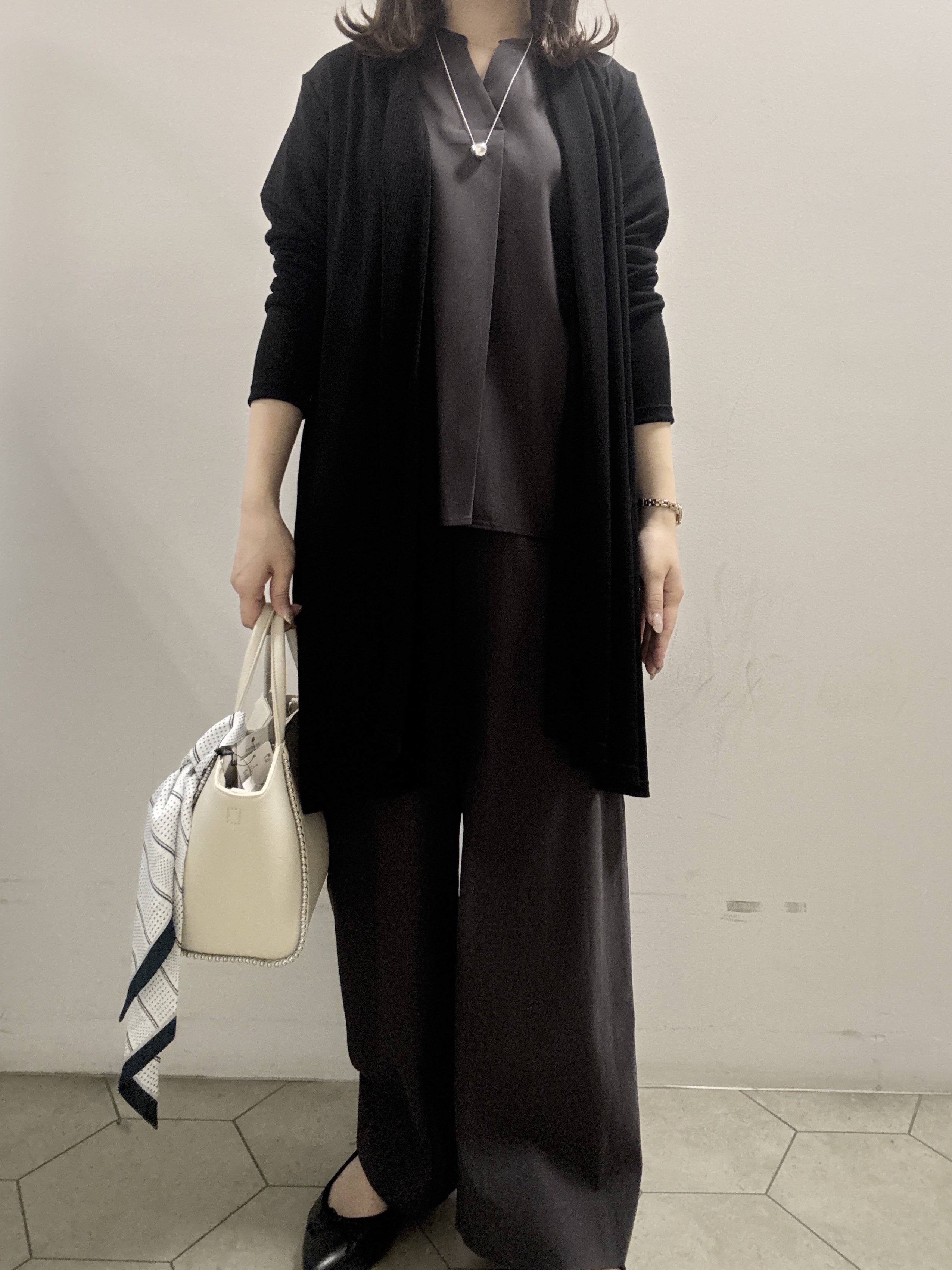 kahoさんの「INDIVI｜【洗える／アンサンブル可能】シアースストライプカーディガン」を使ったコーディネート