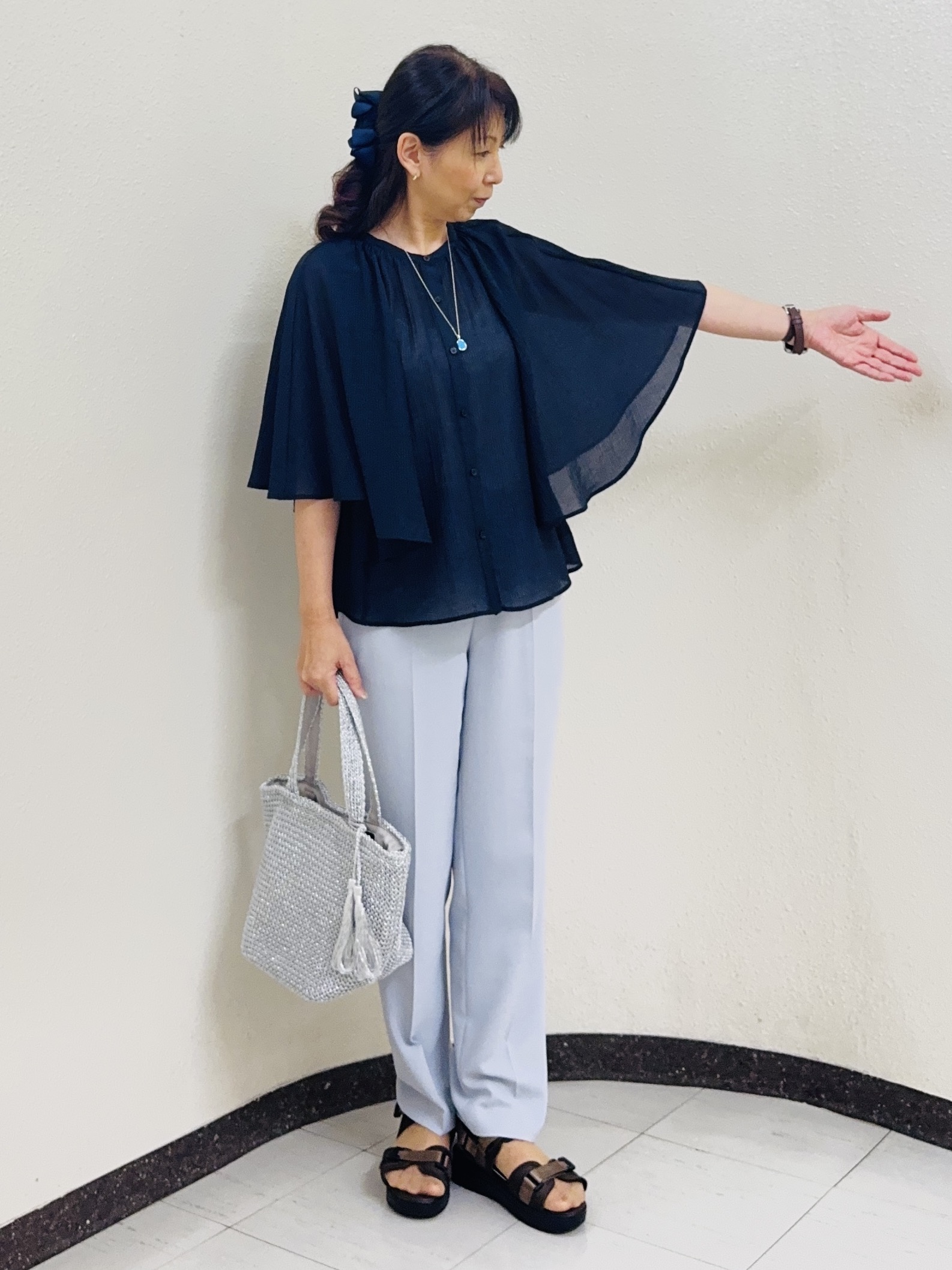⭐︎Eimi⭐︎さんの「Reflect｜ドビーストライプケープスリーブブラウス」を使ったコーディネート