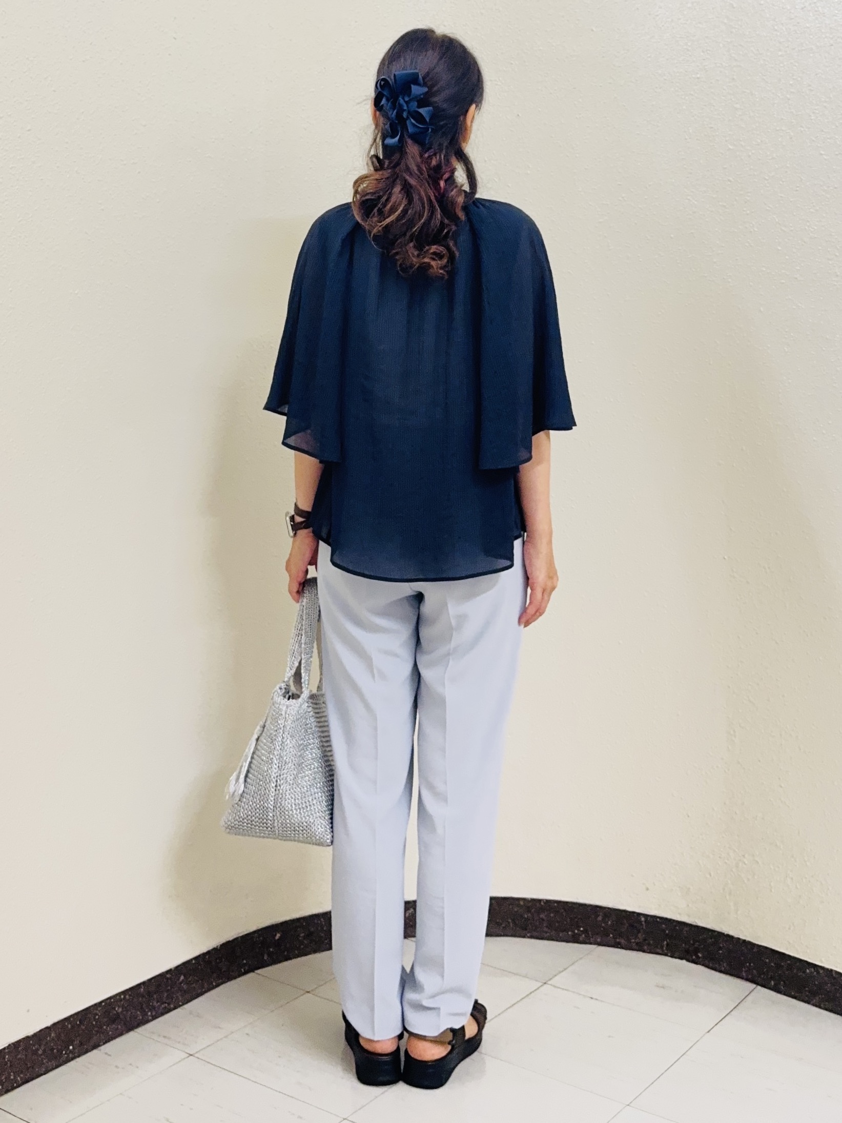 ⭐︎Eimi⭐︎さんの「Reflect｜ドビーストライプケープスリーブブラウス」を使ったコーディネート