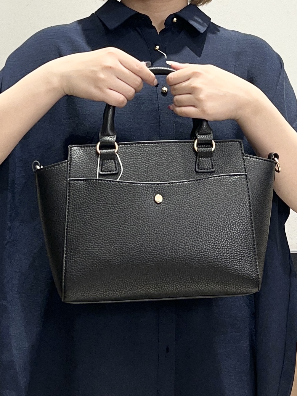 かのさんの「THE SHOP TK｜【ひんやり/防しわ/UV/吸水速乾】襟付き フレンチスリーブシャツ」を使ったコーディネート
