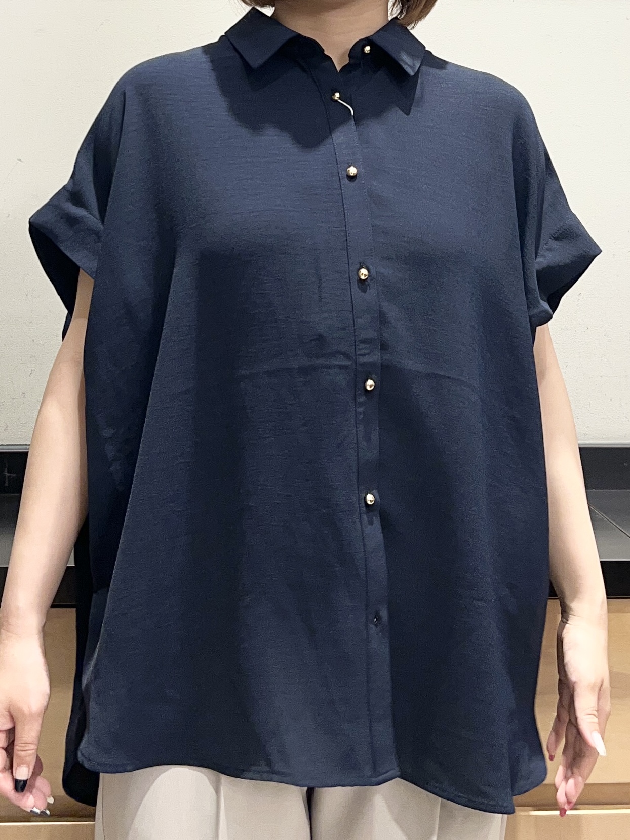 かのさんの「THE SHOP TK｜【ひんやり/防しわ/UV/吸水速乾】襟付き フレンチスリーブシャツ」を使ったコーディネート