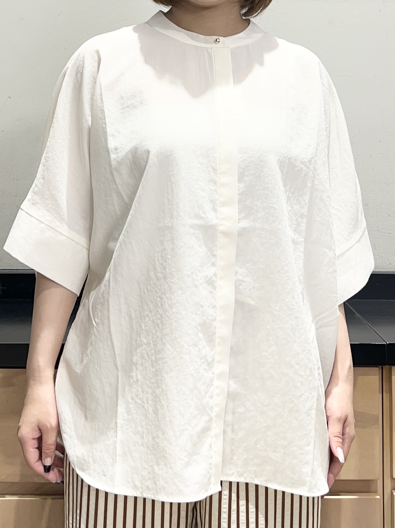 かのさんの「THE SHOP TK｜【高レビュー/体型カバー】さらっと快適 ドルマン5分袖ブラウス」を使ったコーディネート