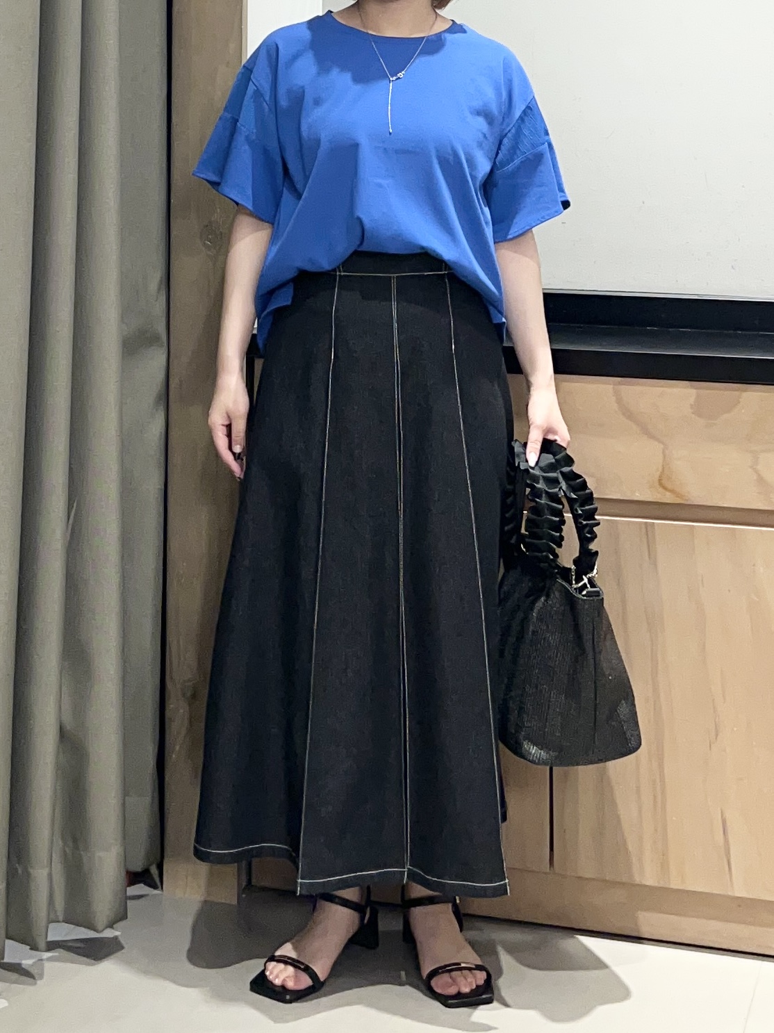 かのさんの「THE SHOP TK｜【ひんやりさらさら】軽やかに揺れる シアーフレアスリーブTシャツ」を使ったコーディネート