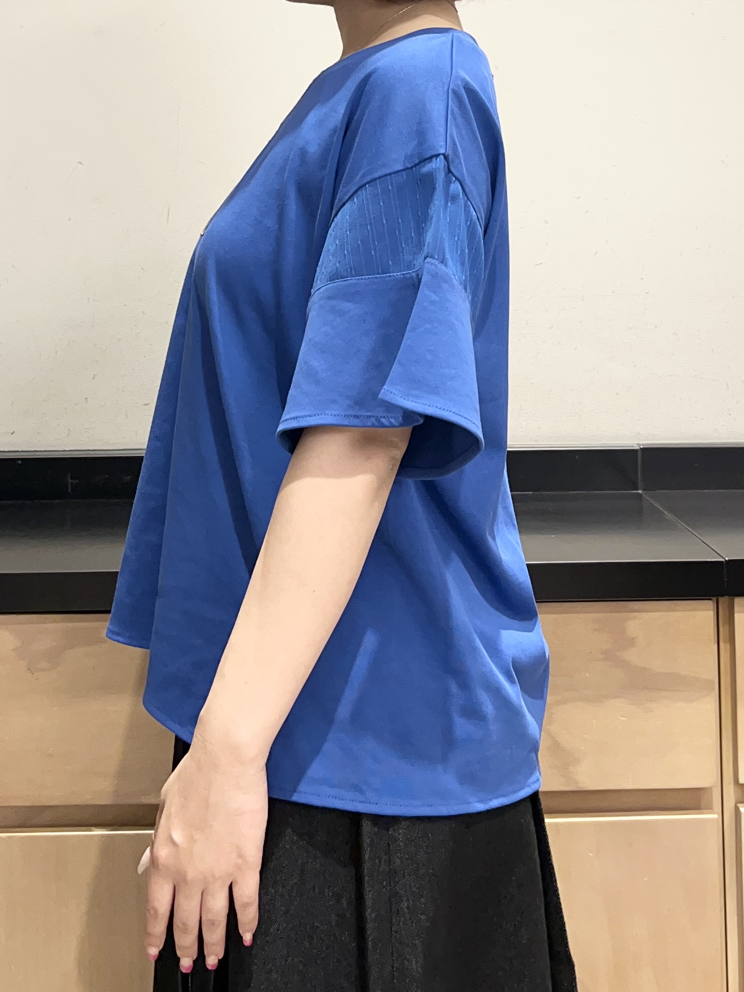 かのさんの「THE SHOP TK｜【ひんやりさらさら】軽やかに揺れる シアーフレアスリーブTシャツ」を使ったコーディネート