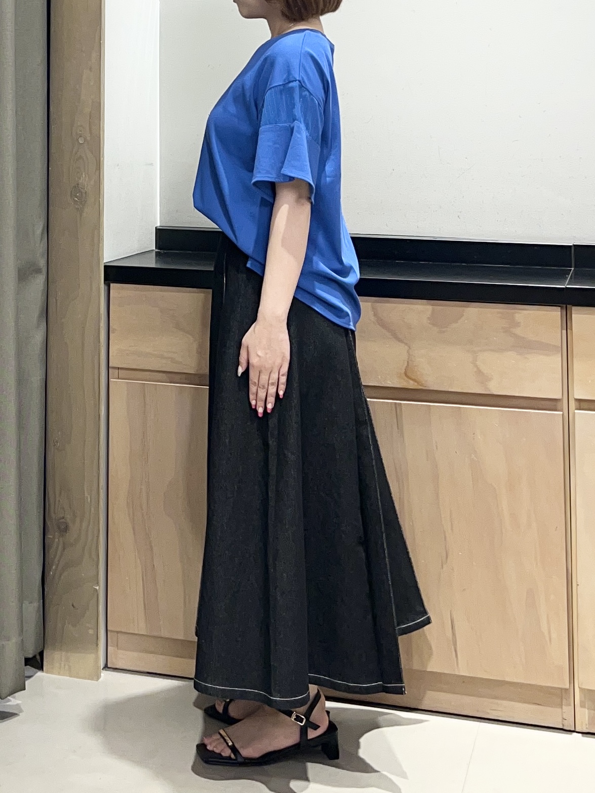 かのさんの「THE SHOP TK｜【ひんやりさらさら】軽やかに揺れる シアーフレアスリーブTシャツ」を使ったコーディネート