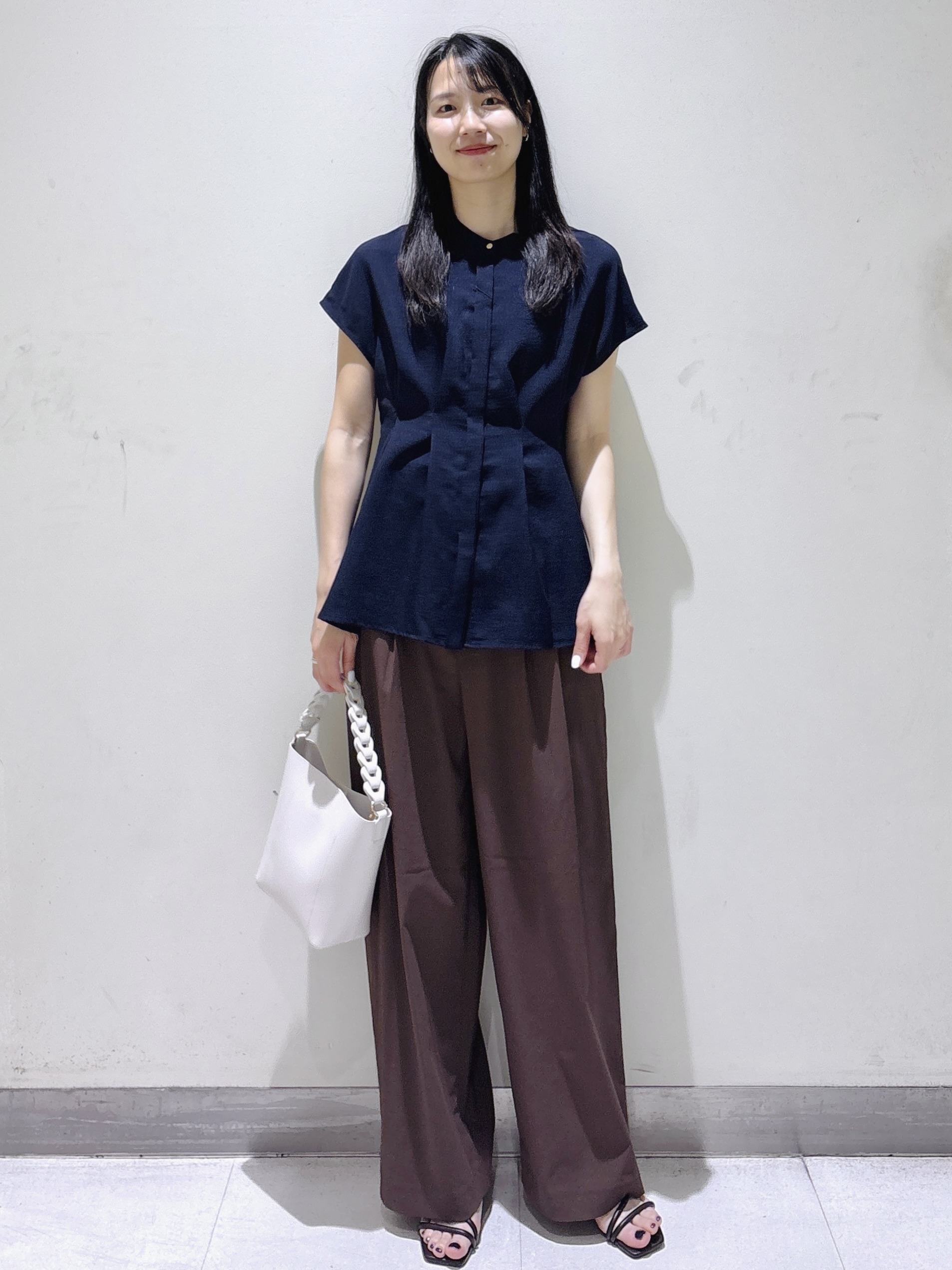 sachikoさんの「OPAQUE.CLIP｜【接触冷感／吸水速乾】リネンライク タックフレンチスリーブブラウス《洗濯機OK》」を使ったコーディネート