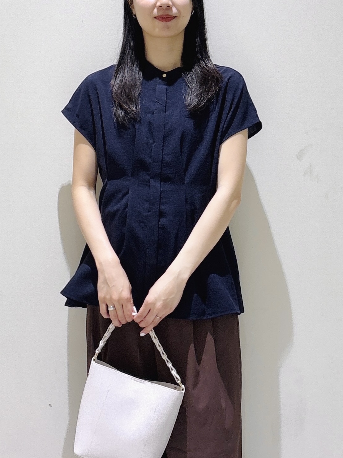 sachikoさんの「OPAQUE.CLIP｜【接触冷感／吸水速乾】リネンライク タックフレンチスリーブブラウス《洗濯機OK》」を使ったコーディネート