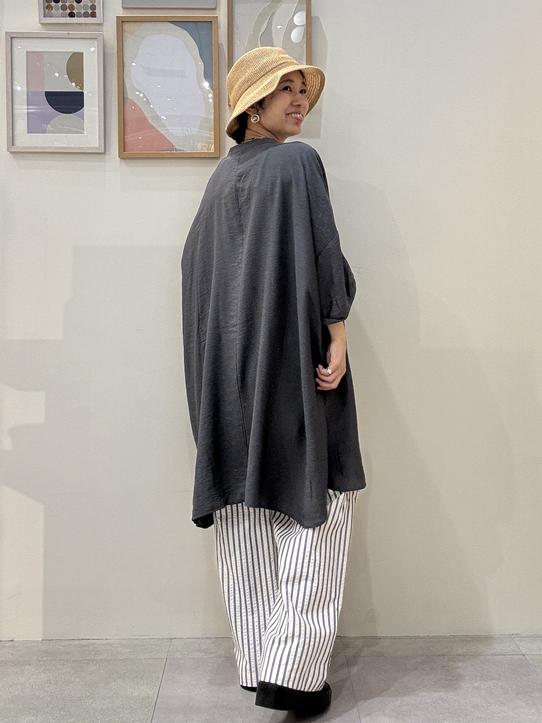 たけぴさんの「SHOO･LA･RUE｜【ひんやり/S-LL/洗濯機可】体型カバー叶える 大人のゆるドルマンチュニック」を使ったコーディネート