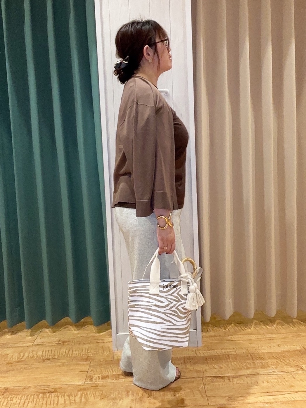タガさんの「SHOO･LA･RUE｜【ひんやり/洗濯機可/S-LL】オンにもオフにも マルチに使えるボタンレスカーディガン」を使ったコーディネート