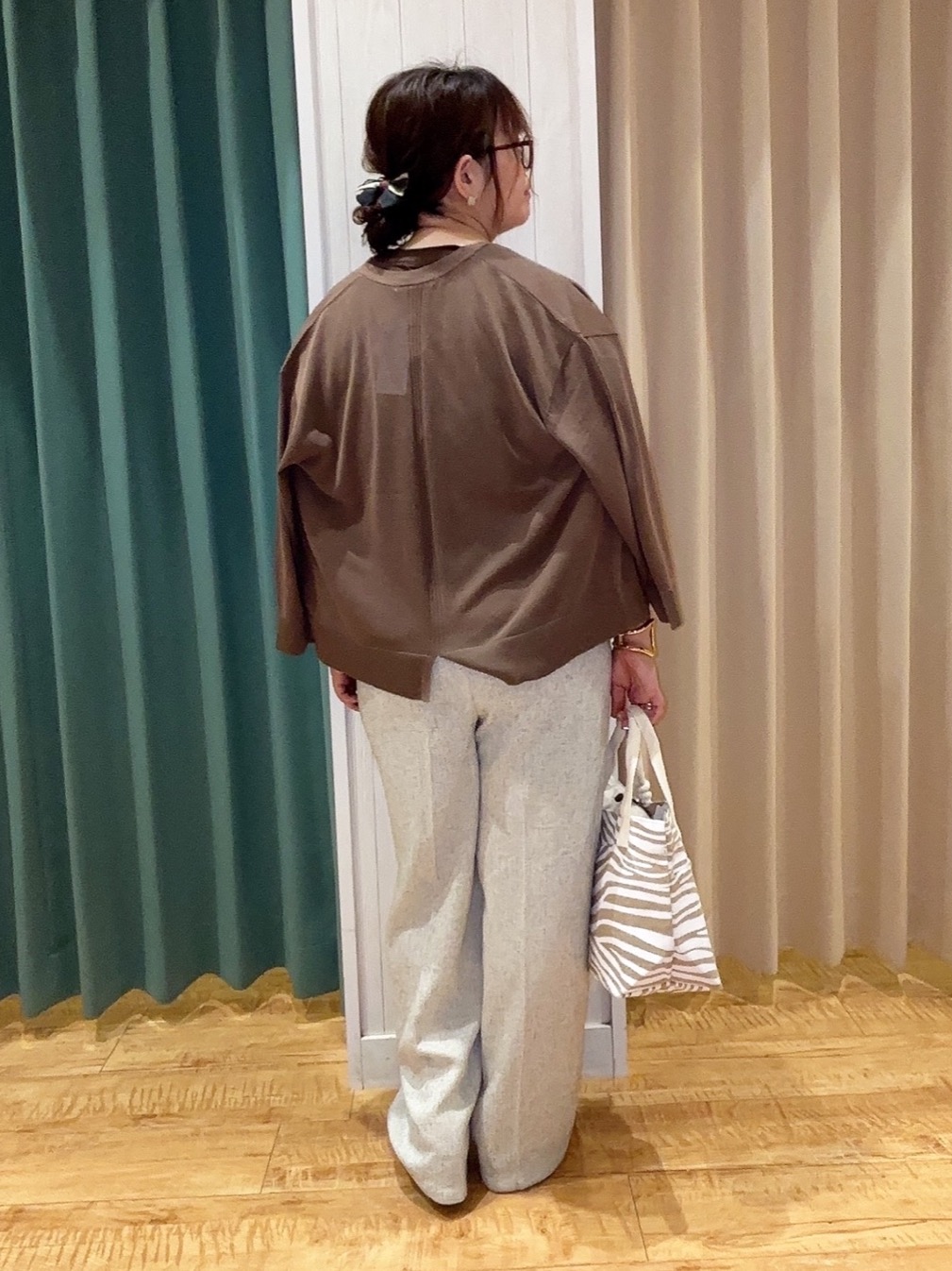 タガさんの「SHOO･LA･RUE｜【ひんやり/洗濯機可/S-LL】オンにもオフにも マルチに使えるボタンレスカーディガン」を使ったコーディネート