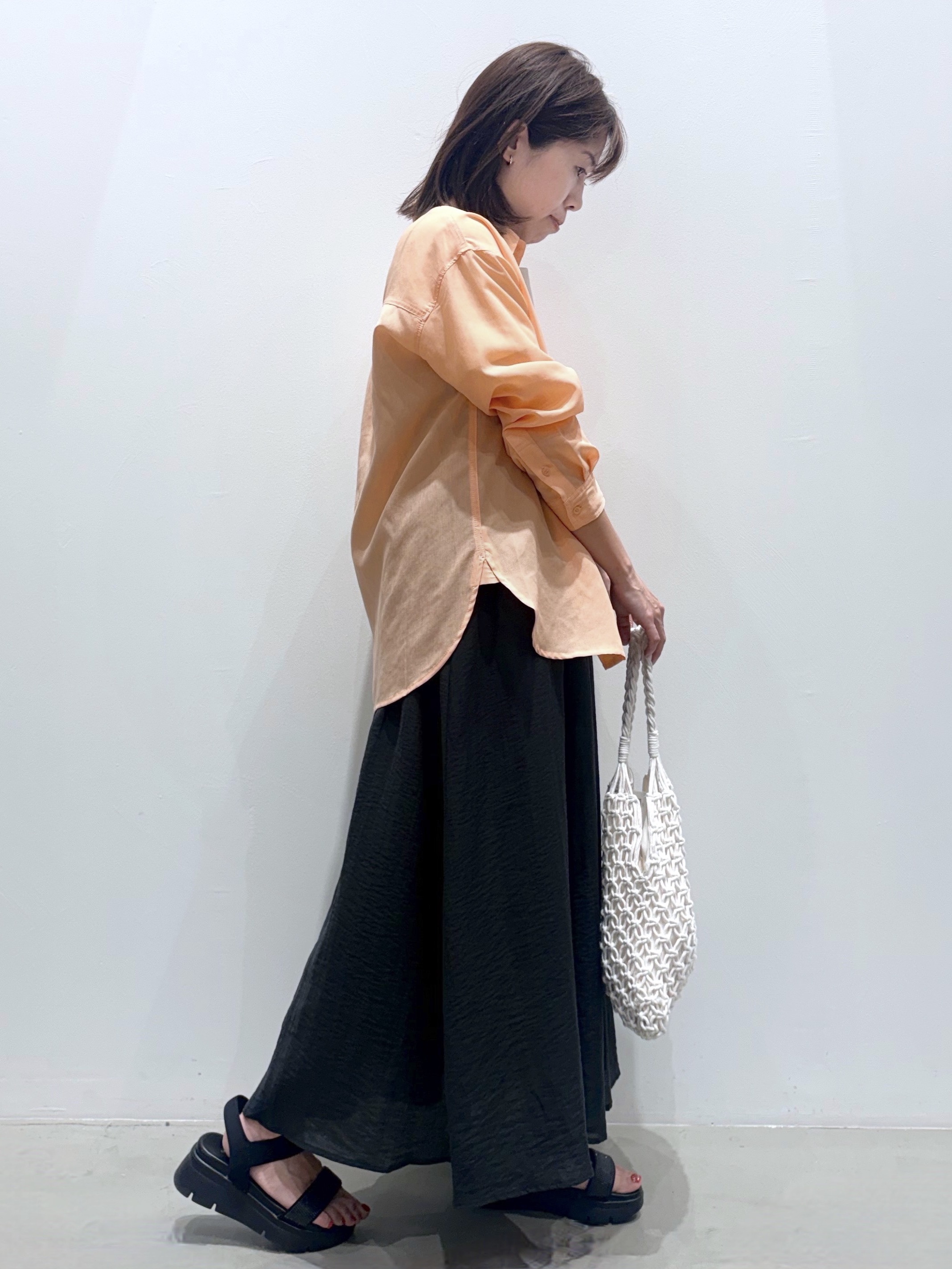 ＷＡさんの「grove｜【洗濯機OK・ひんやり】朝晩の気温差に◎軽やかシアーシャツ」を使ったコーディネート