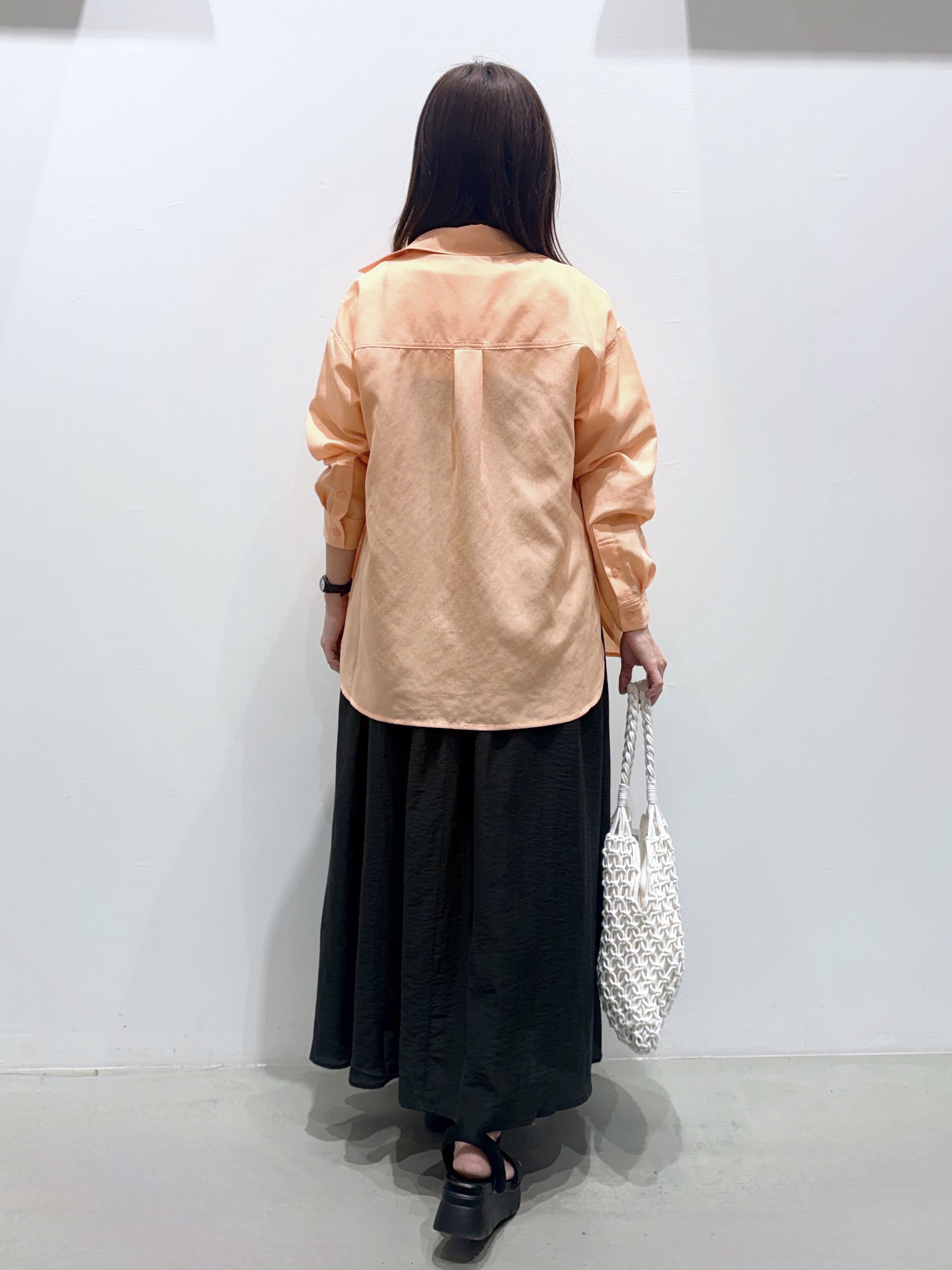ＷＡさんの「grove｜【洗濯機OK・ひんやり】朝晩の気温差に◎軽やかシアーシャツ」を使ったコーディネート