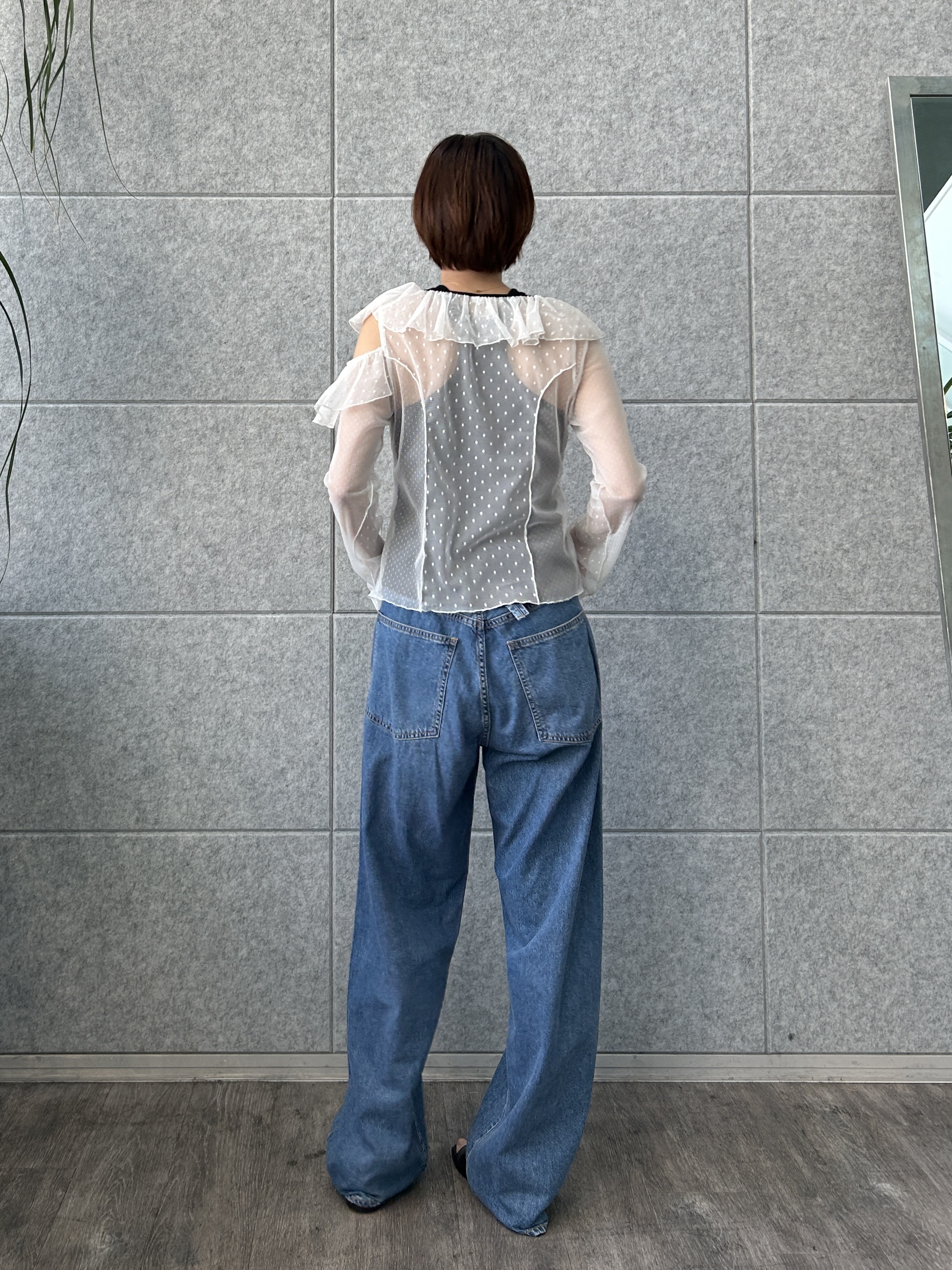 harunaさんの「CODE A｜tulle asymmetry blouse」を使ったコーディネート