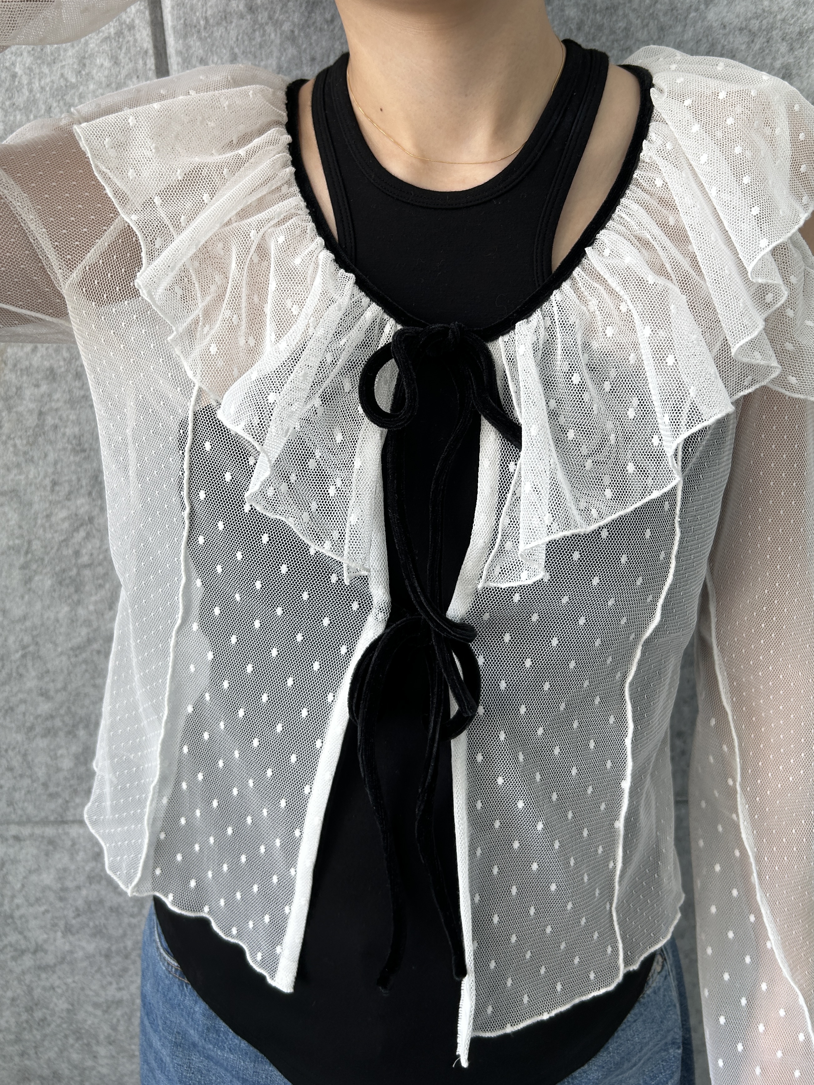 harunaさんの「CODE A｜tulle asymmetry blouse」を使ったコーディネート