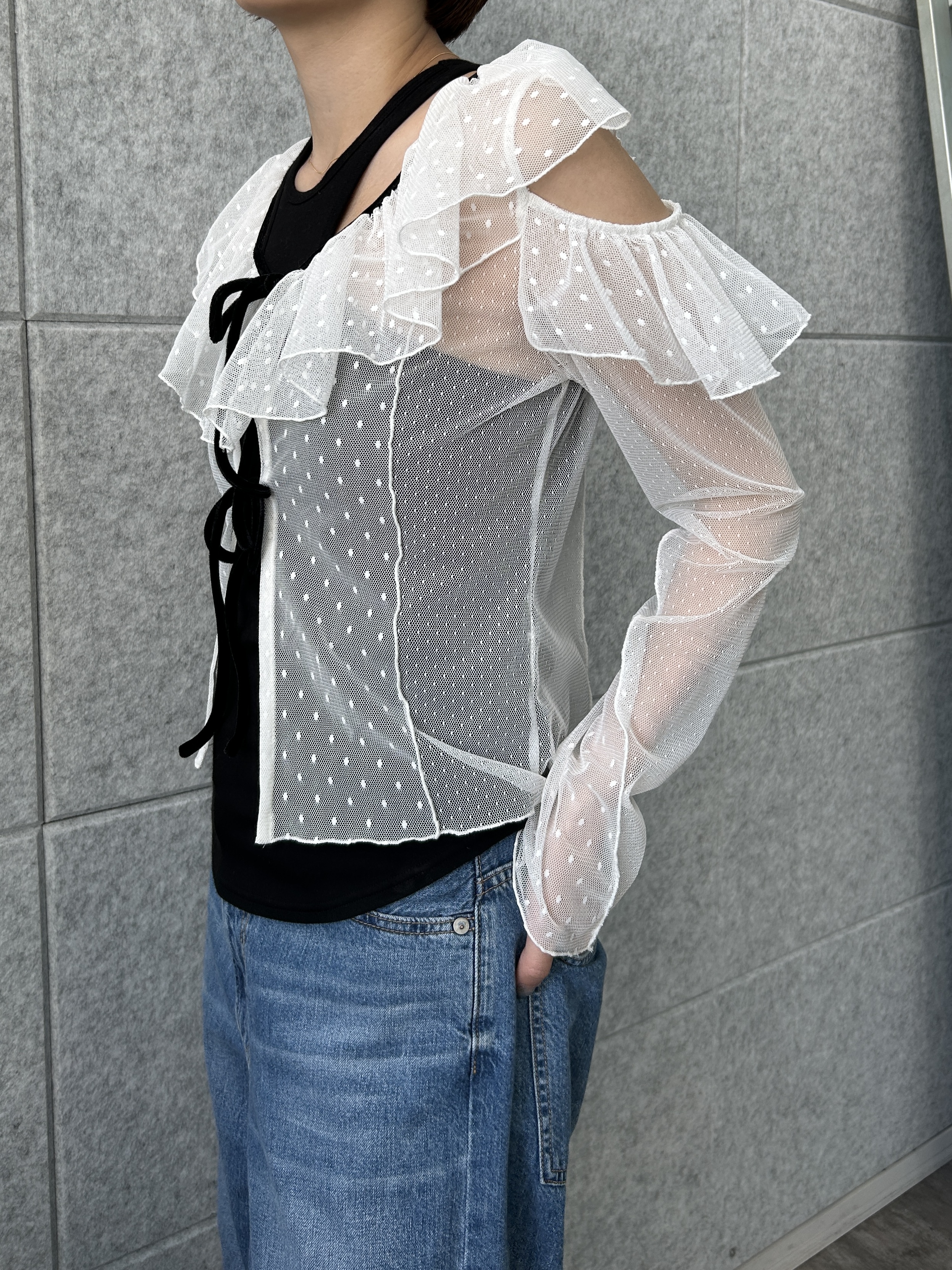 harunaさんの「CODE A｜tulle asymmetry blouse」を使ったコーディネート