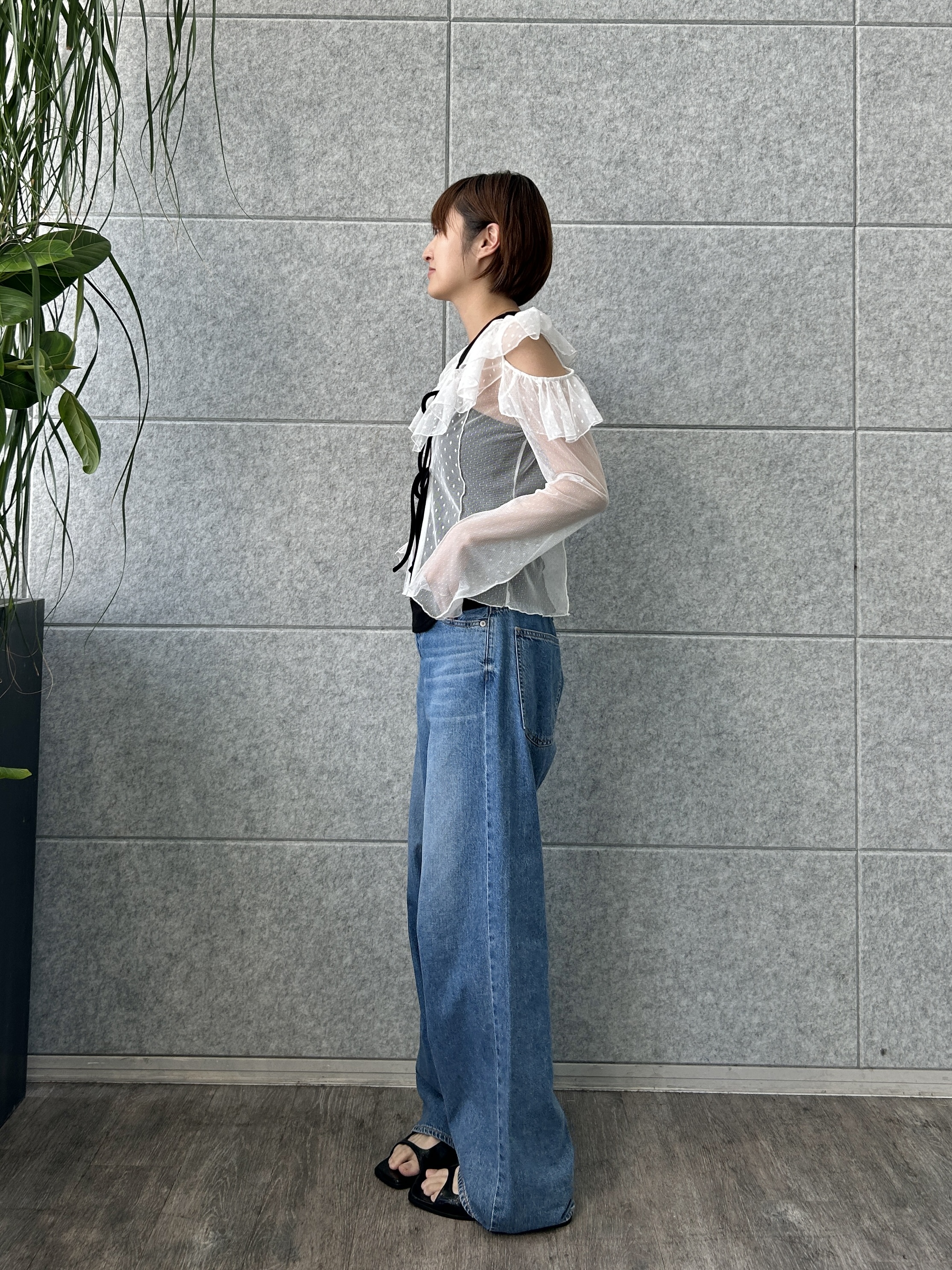 harunaさんの「CODE A｜tulle asymmetry blouse」を使ったコーディネート