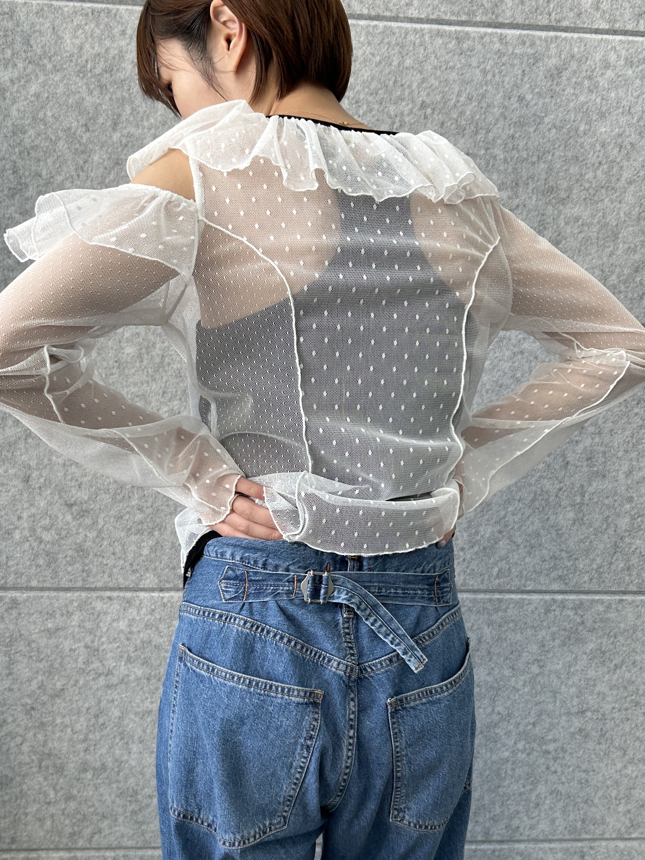 harunaさんの「CODE A｜tulle asymmetry blouse」を使ったコーディネート
