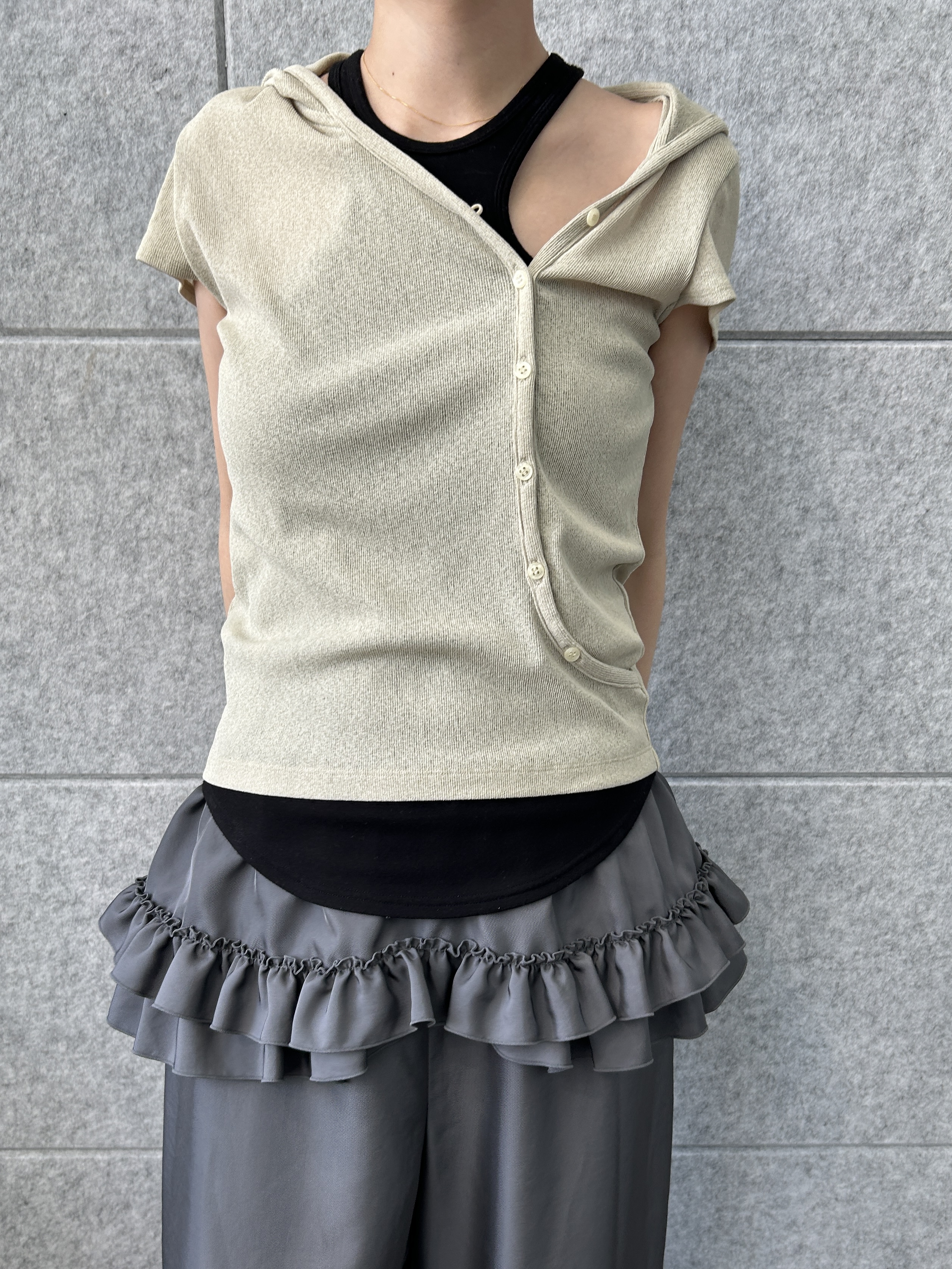 harunaさんの「CODE A｜soft button hood tee」を使ったコーディネート