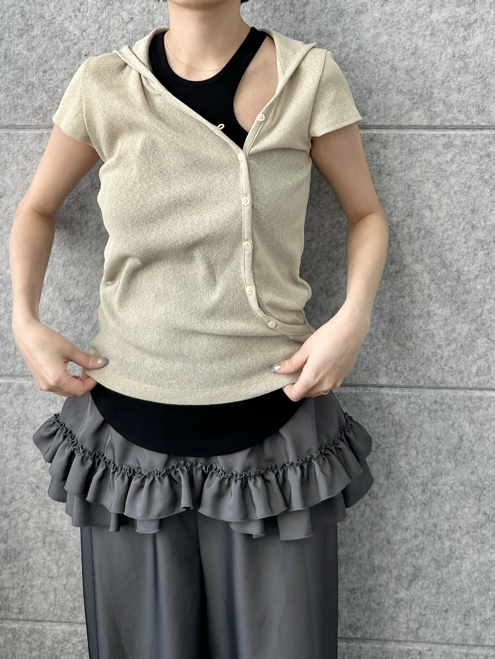 harunaさんの「CODE A｜soft button hood tee」を使ったコーディネート