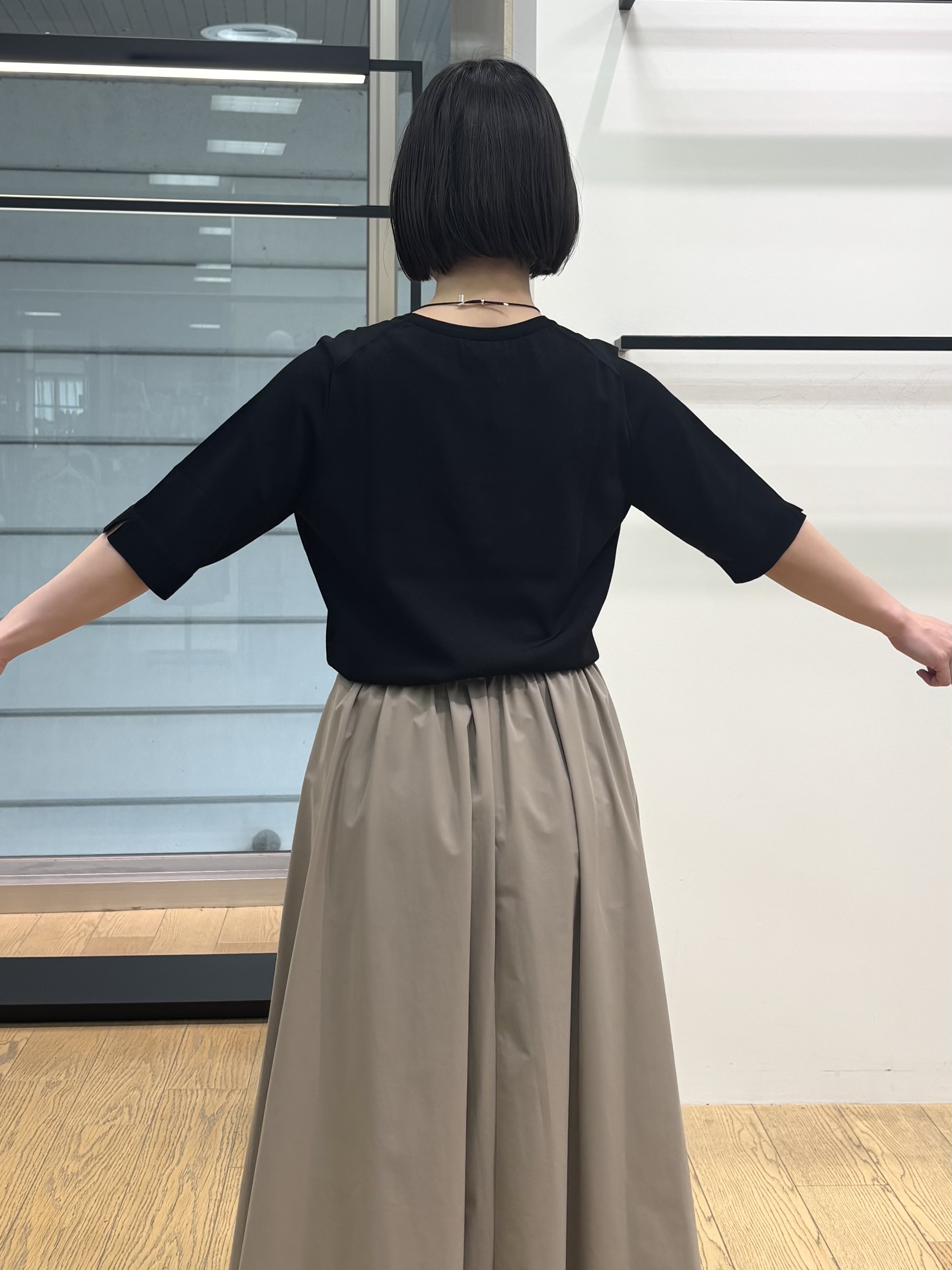 asamiさんの「INDIVI｜【UVケア/接触冷感／アンサンブル】丸首カーディガン＆袖スリット5分袖ニット」を使ったコーディネート