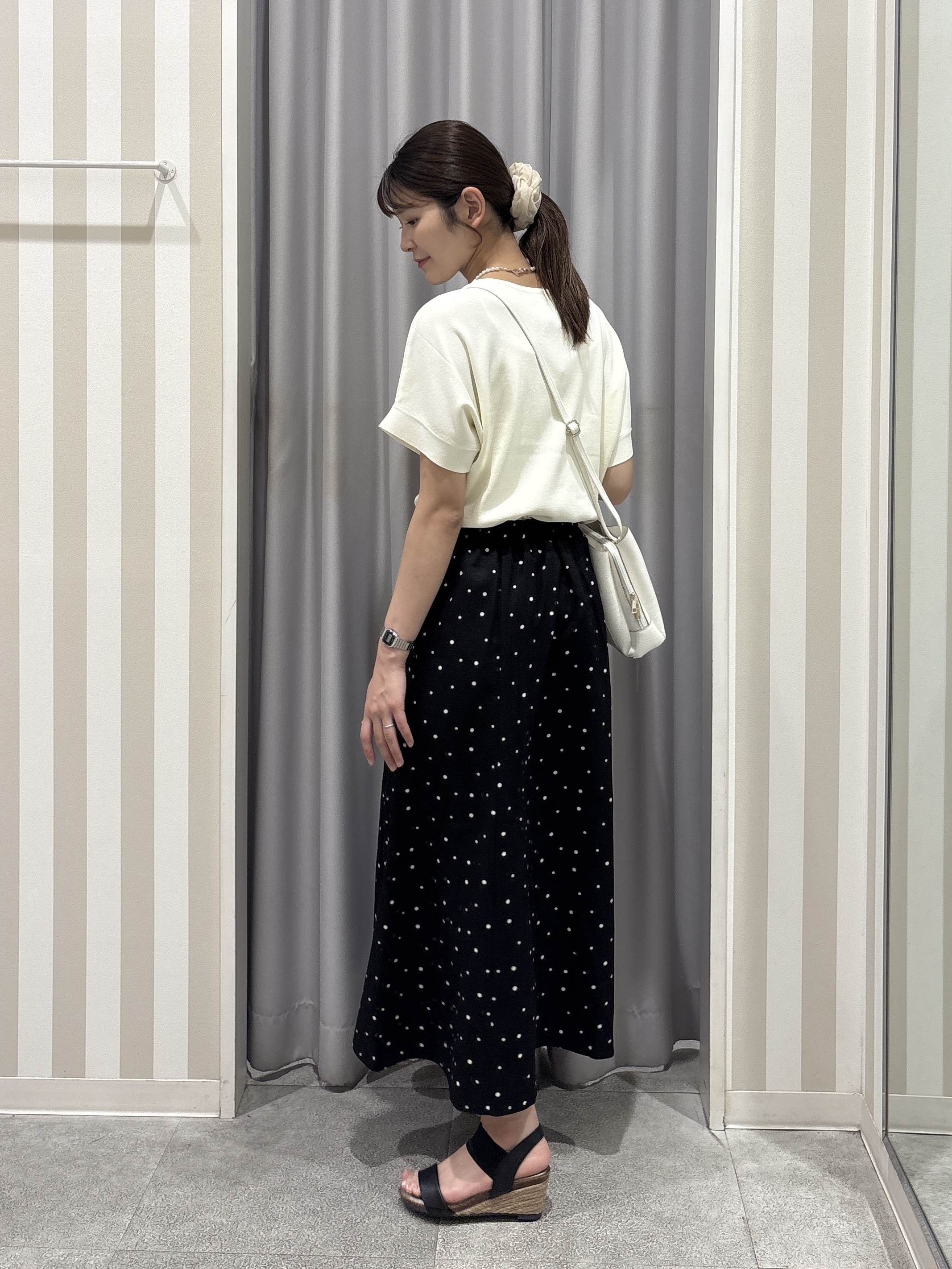 Rikaさんの「SHOO･LA･RUE｜【毎日洗える/ひんやり/UV/S-LL】二の腕隠れる さらっとドルマン半袖ニット」を使ったコーディネート