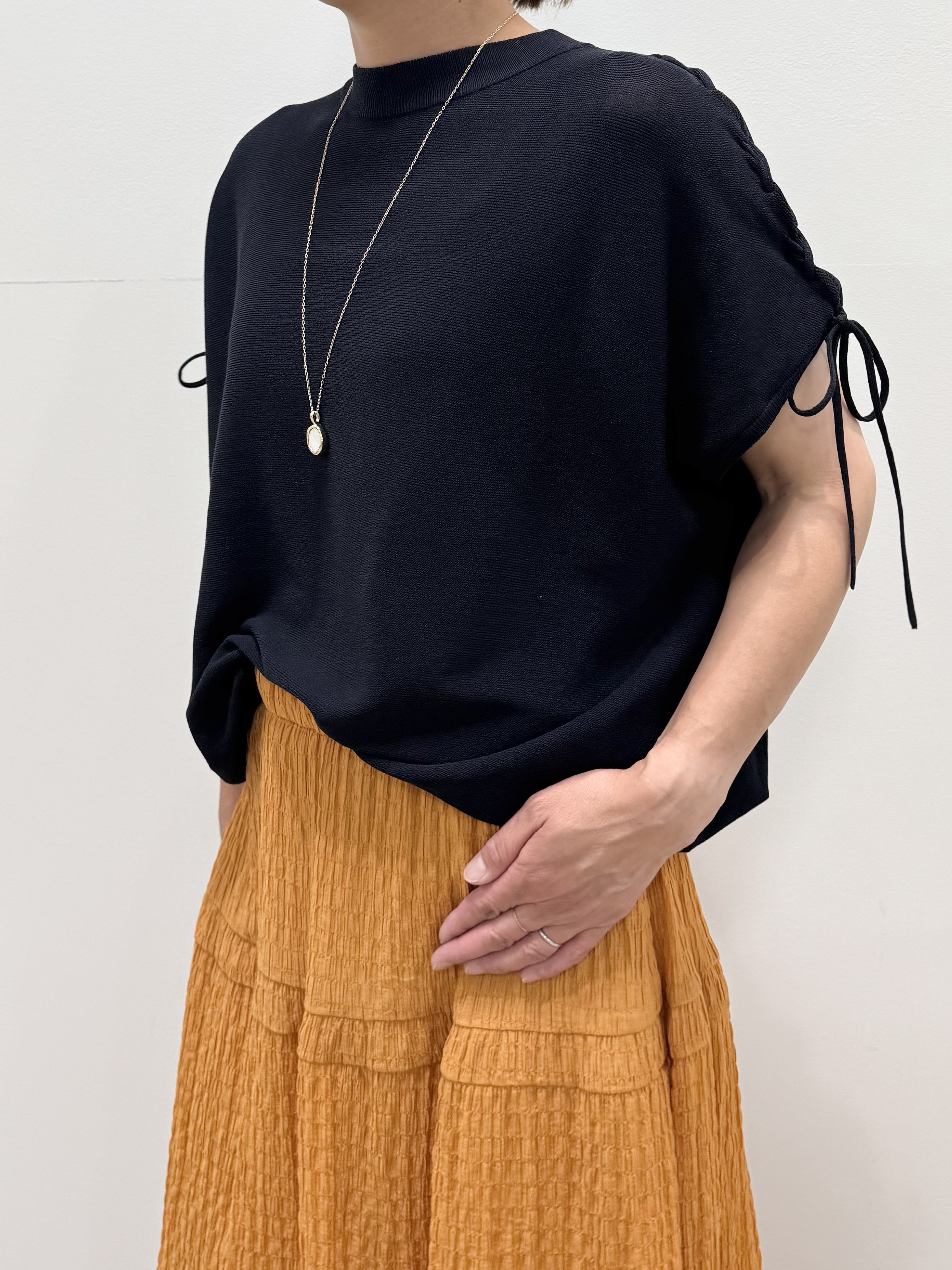 koyaさんの「Reflect｜レースアップスリーブデザインニット」を使ったコーディネート