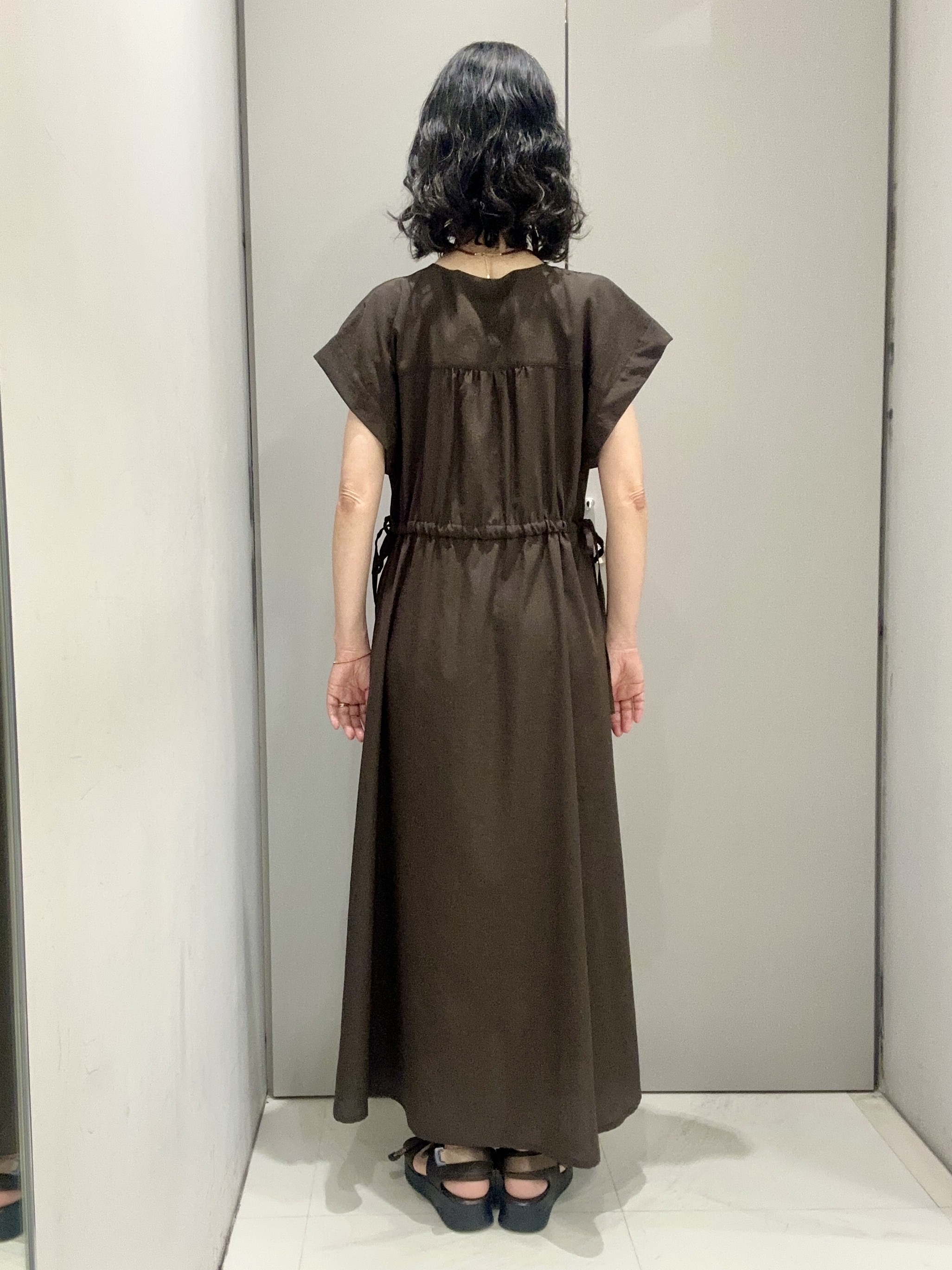 Kouさんの「Reflect｜【通気性あり／涼しい／マシンウォッシャブル】フロントボタンワンピース」を使ったコーディネート