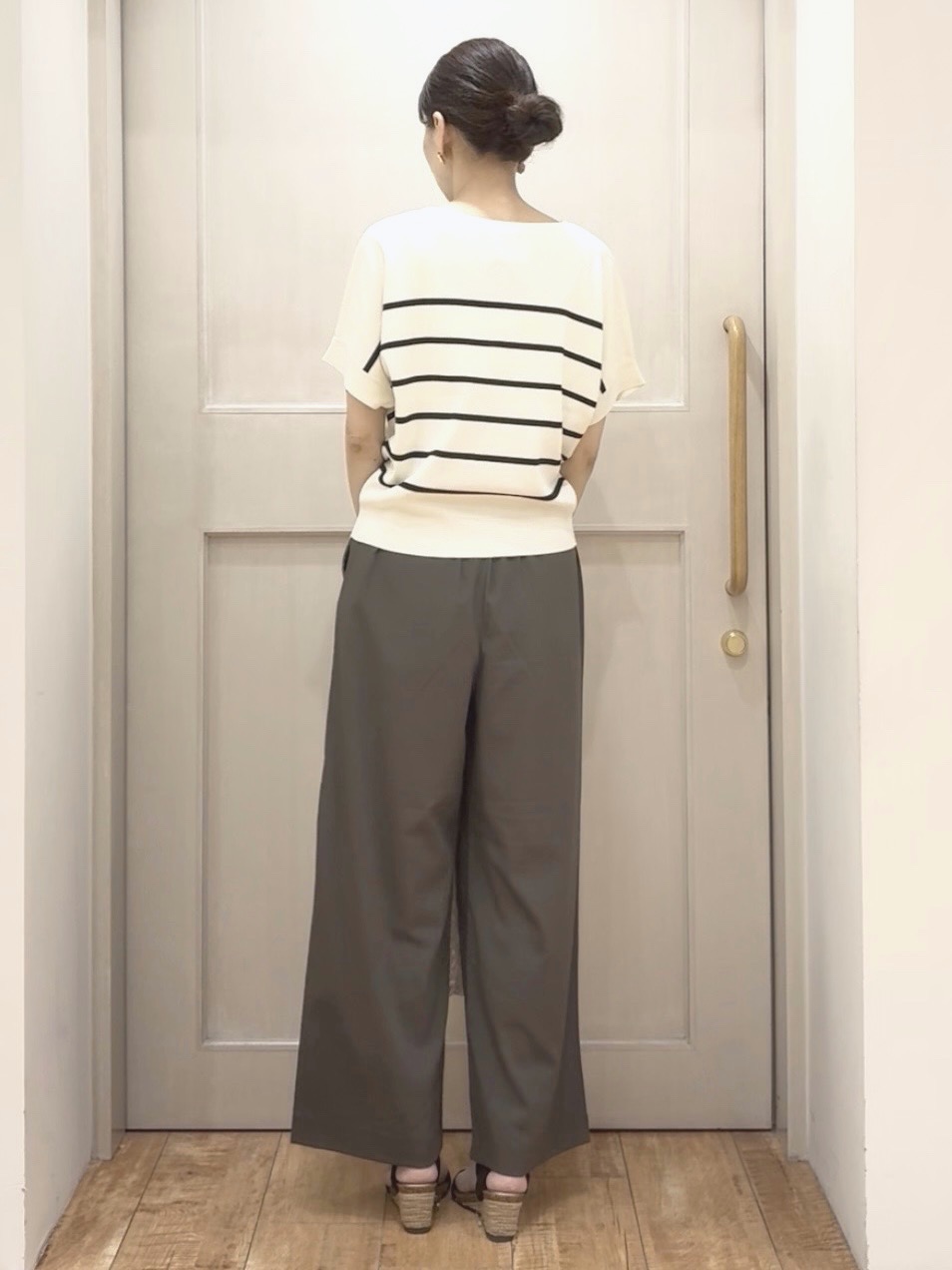 tamuさんの「SHOO･LA･RUE｜【毎日洗える/ひんやり/UV/S-LL】二の腕隠れる さらっとドルマン半袖ニット」を使ったコーディネート