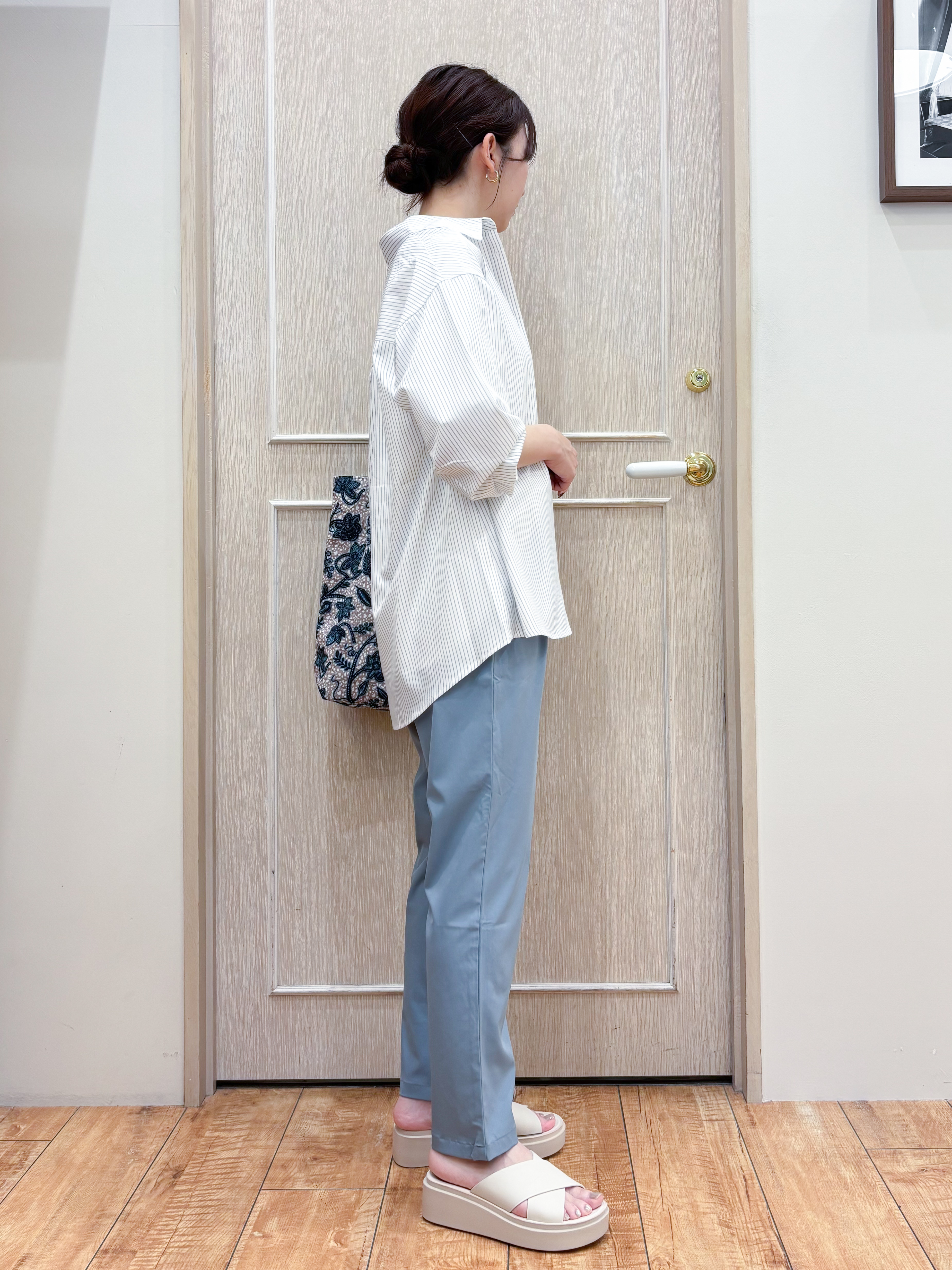 なみさんの「SHOO･LA･RUE｜【ひんやり/UV/吸水速乾/洗濯後しわになりにくい】ラッシュガードにもなる ストライプシャツ」を使ったコーディネート