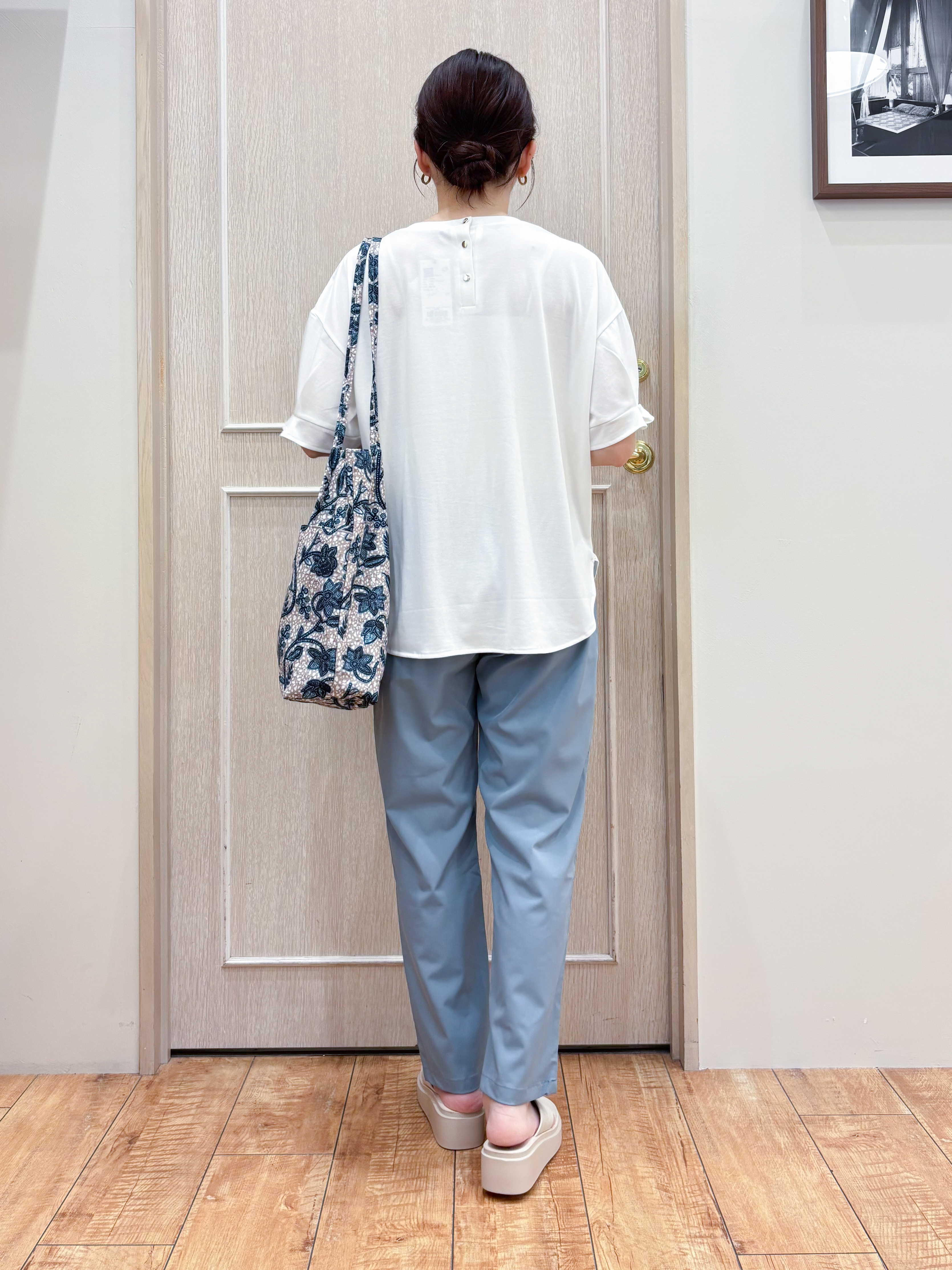 なみさんの「SHOO･LA･RUE｜【ひんやり/UV/吸水速乾/洗濯後しわになりにくい】ラッシュガードにもなる ストライプシャツ」を使ったコーディネート