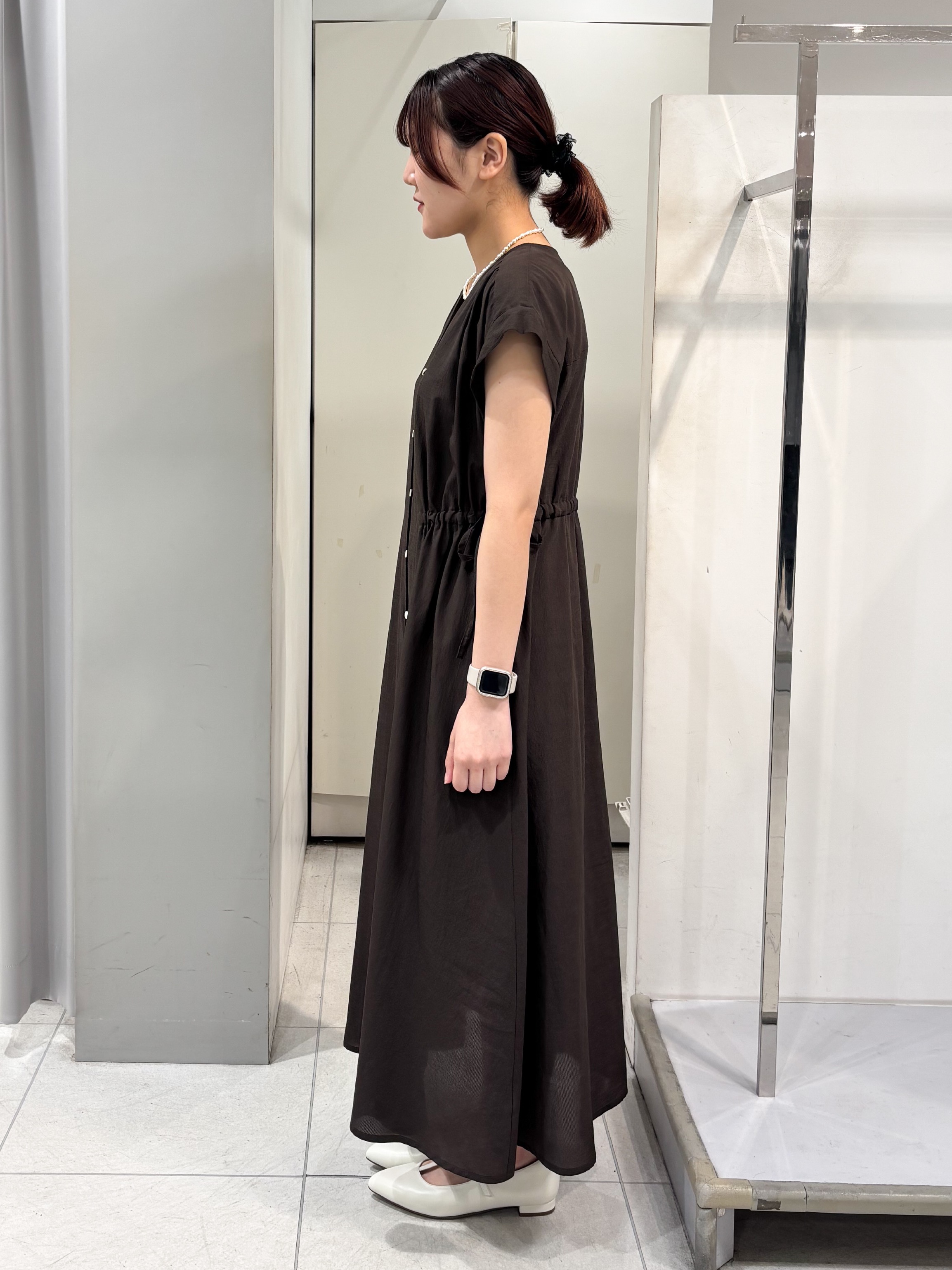 yuiさんの「Reflect｜【通気性あり／涼しい／マシンウォッシャブル】フロントボタンワンピース」を使ったコーディネート