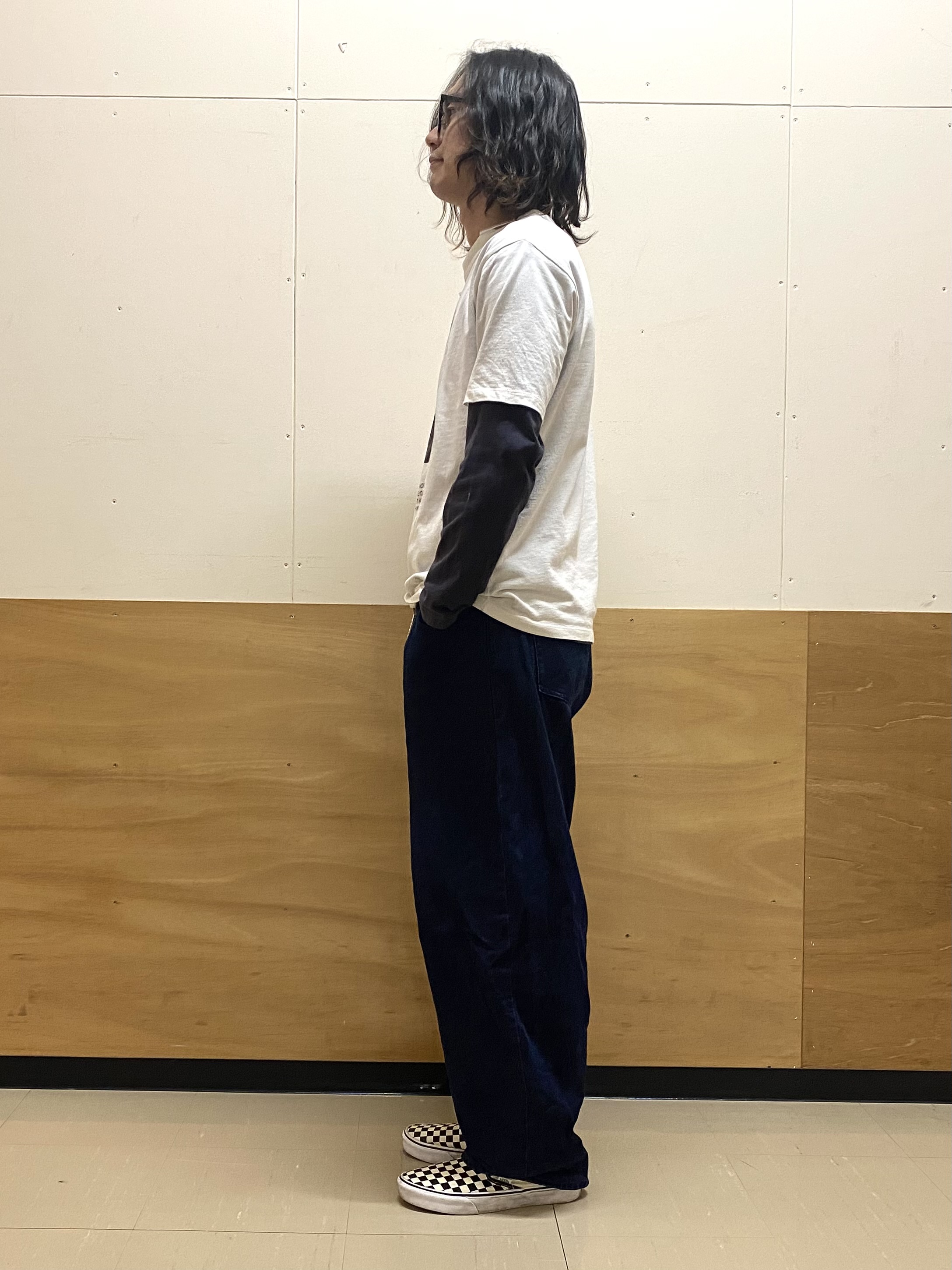 keyさんの「THE SHOP TK｜PEANUTS ／ ピーナッツ スヌーピー ヴィンテージ風プリント長袖Tシャツ」を使ったコーディネート
