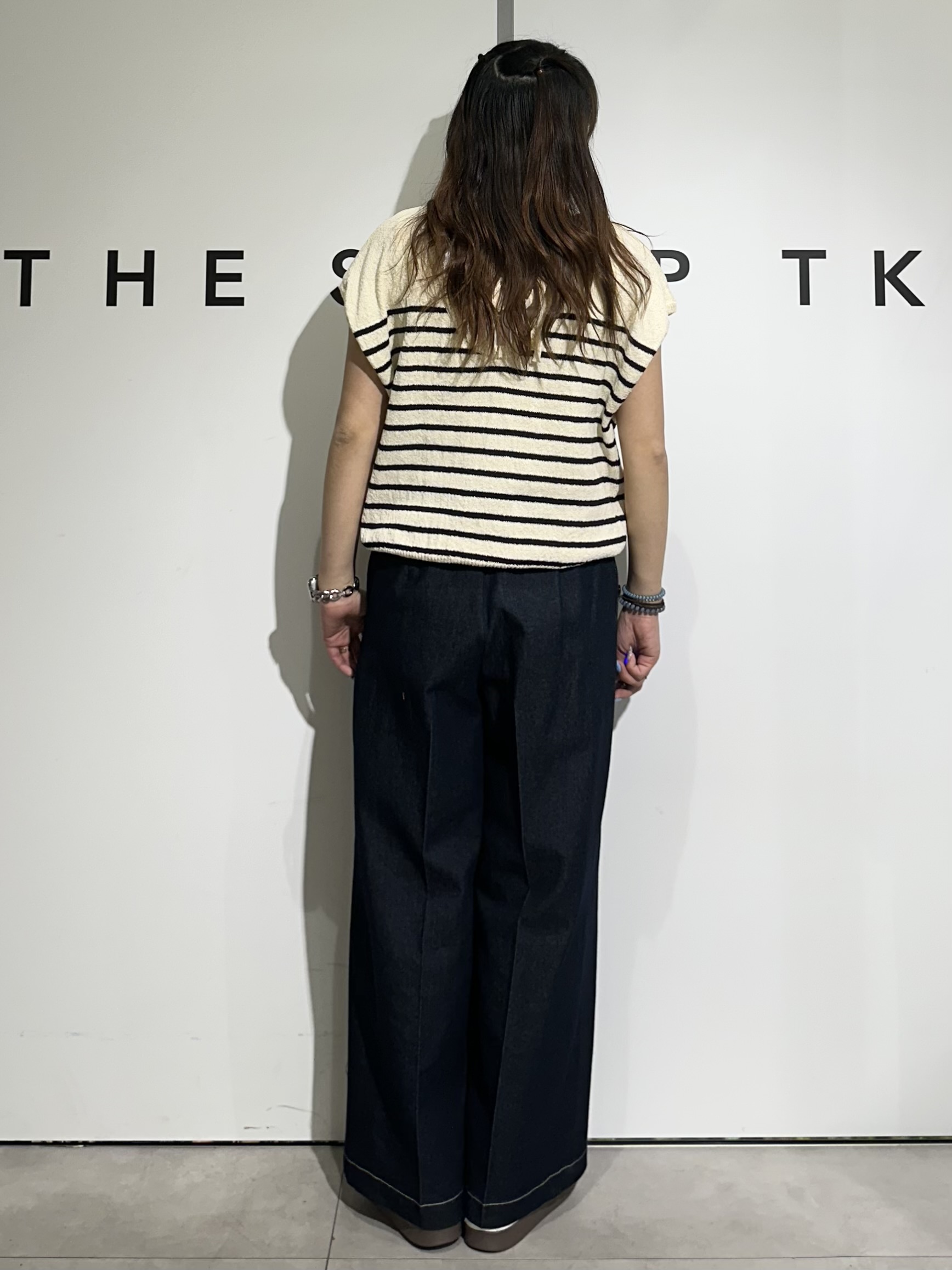 cottonさんの「THE SHOP TK｜さりげない抜け感 ペーパーヤーン風ニット」を使ったコーディネート