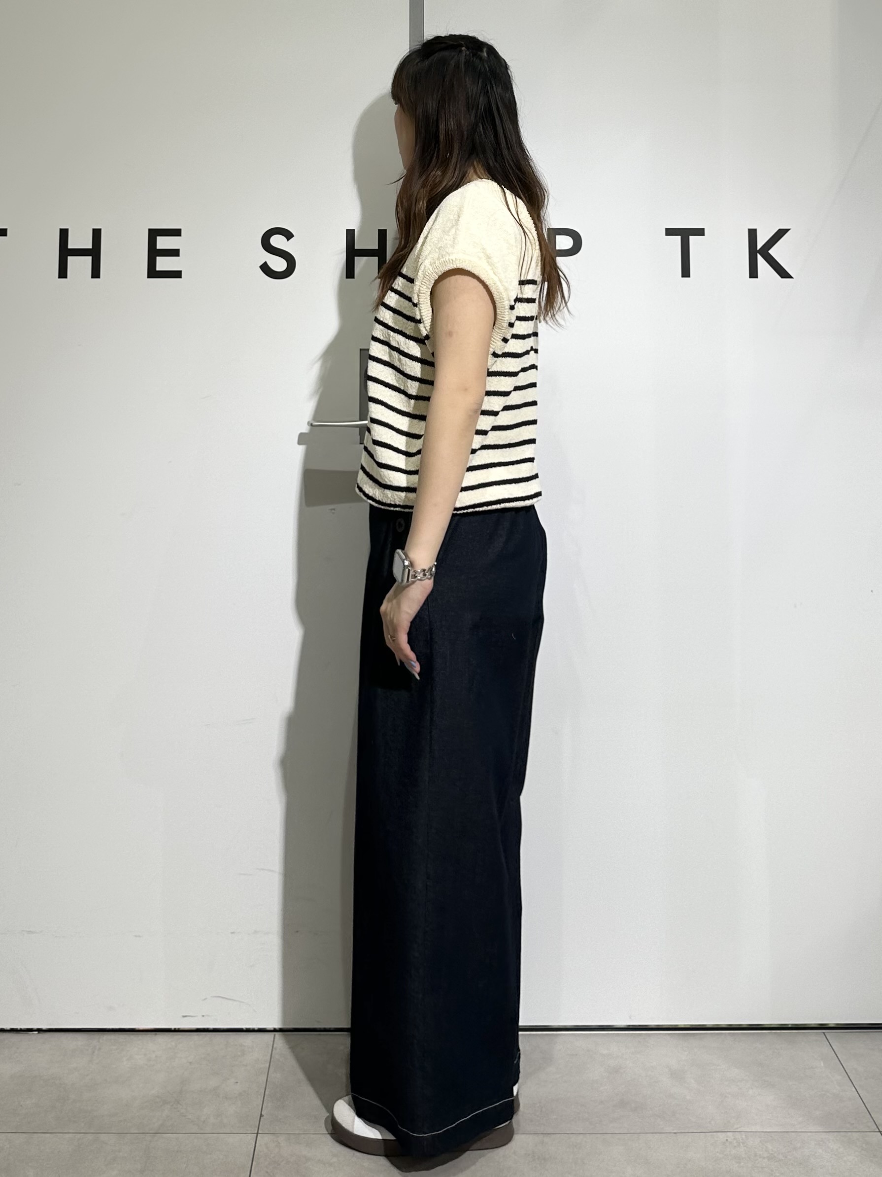 cottonさんの「THE SHOP TK｜さりげない抜け感 ペーパーヤーン風ニット」を使ったコーディネート