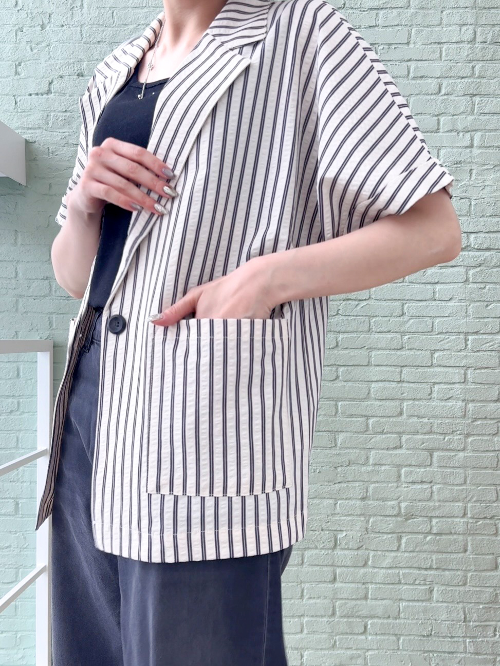 𝐜𝐡𝐢𝐤𝐚さんの「SHOO･LA･RUE｜【ひんやり/吸水速乾/セットアップ可】羽織るだけで主役になる サッカーストライプシャツジャケット」を使ったコーディネート