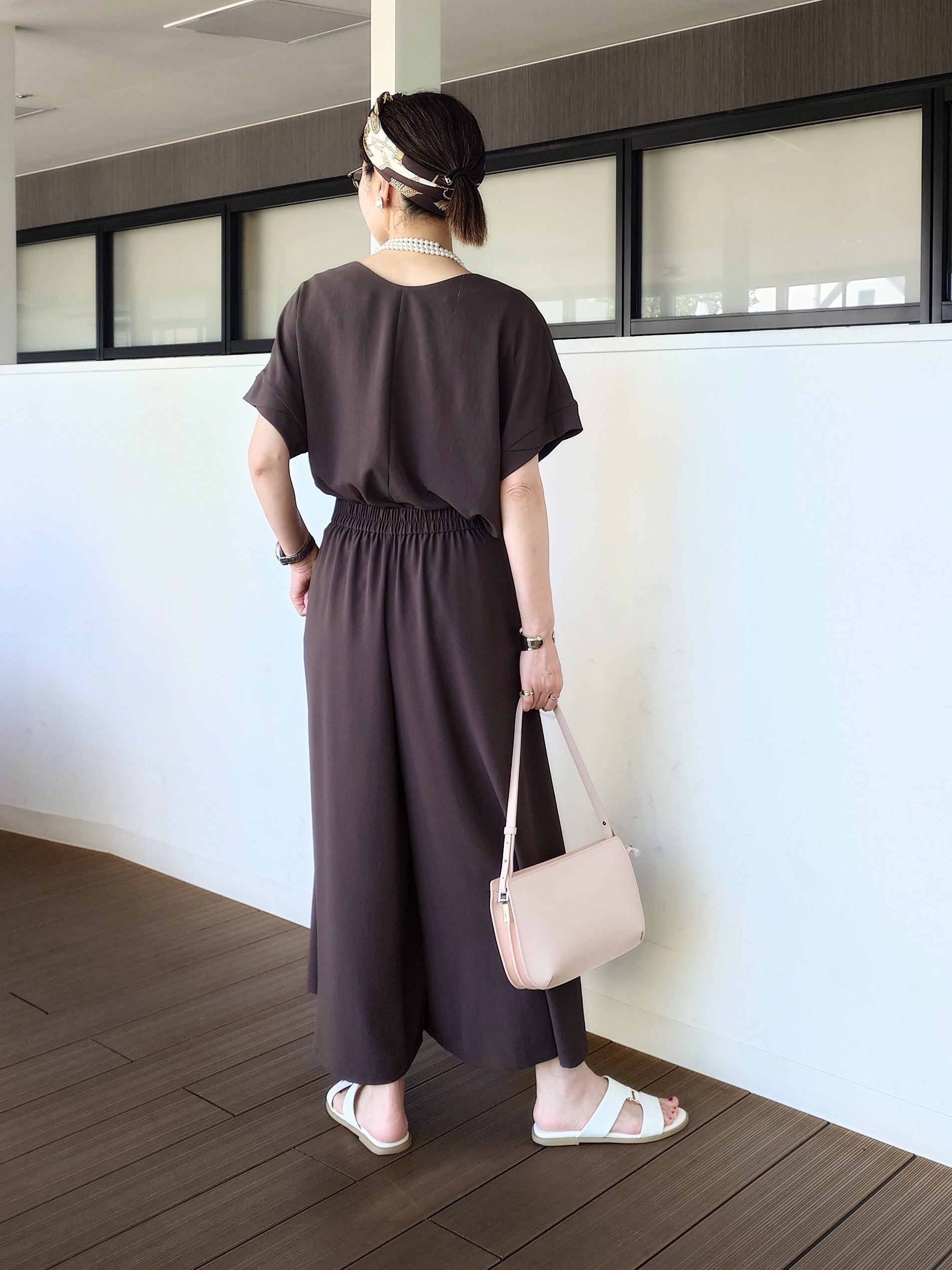 MUTSUKOさんの「UNTITLED｜【前後2WAY/はっ水/セットアップ可】リラクシーフレンチスリーブブラウス」を使ったコーディネート