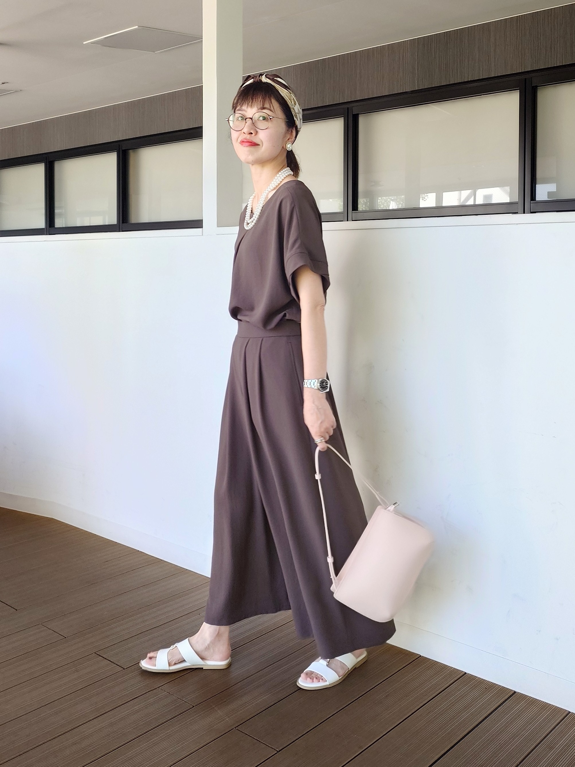 MUTSUKOさんの「UNTITLED｜【前後2WAY/はっ水/セットアップ可】リラクシーフレンチスリーブブラウス」を使ったコーディネート