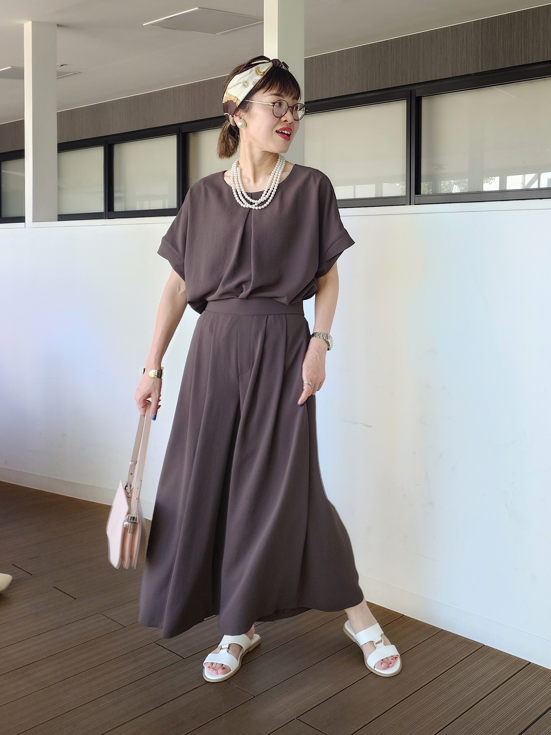 MUTSUKOさんの「UNTITLED｜【前後2WAY/はっ水/セットアップ可】リラクシーフレンチスリーブブラウス」を使ったコーディネート