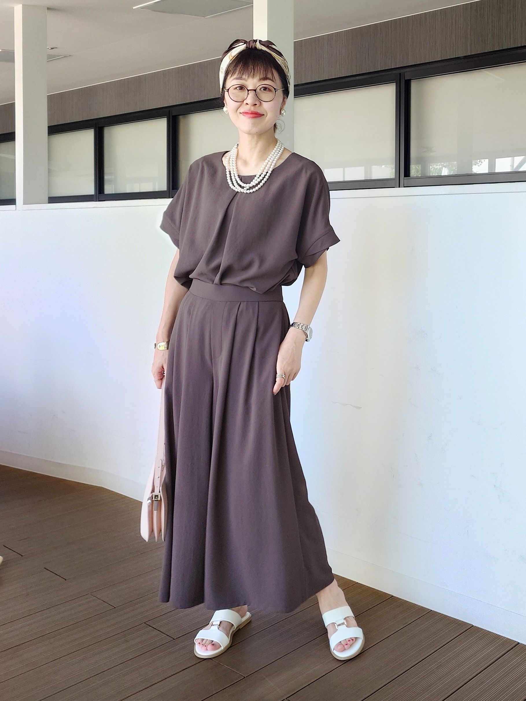 MUTSUKOさんの「UNTITLED｜【前後2WAY/はっ水/セットアップ可】リラクシーフレンチスリーブブラウス」を使ったコーディネート