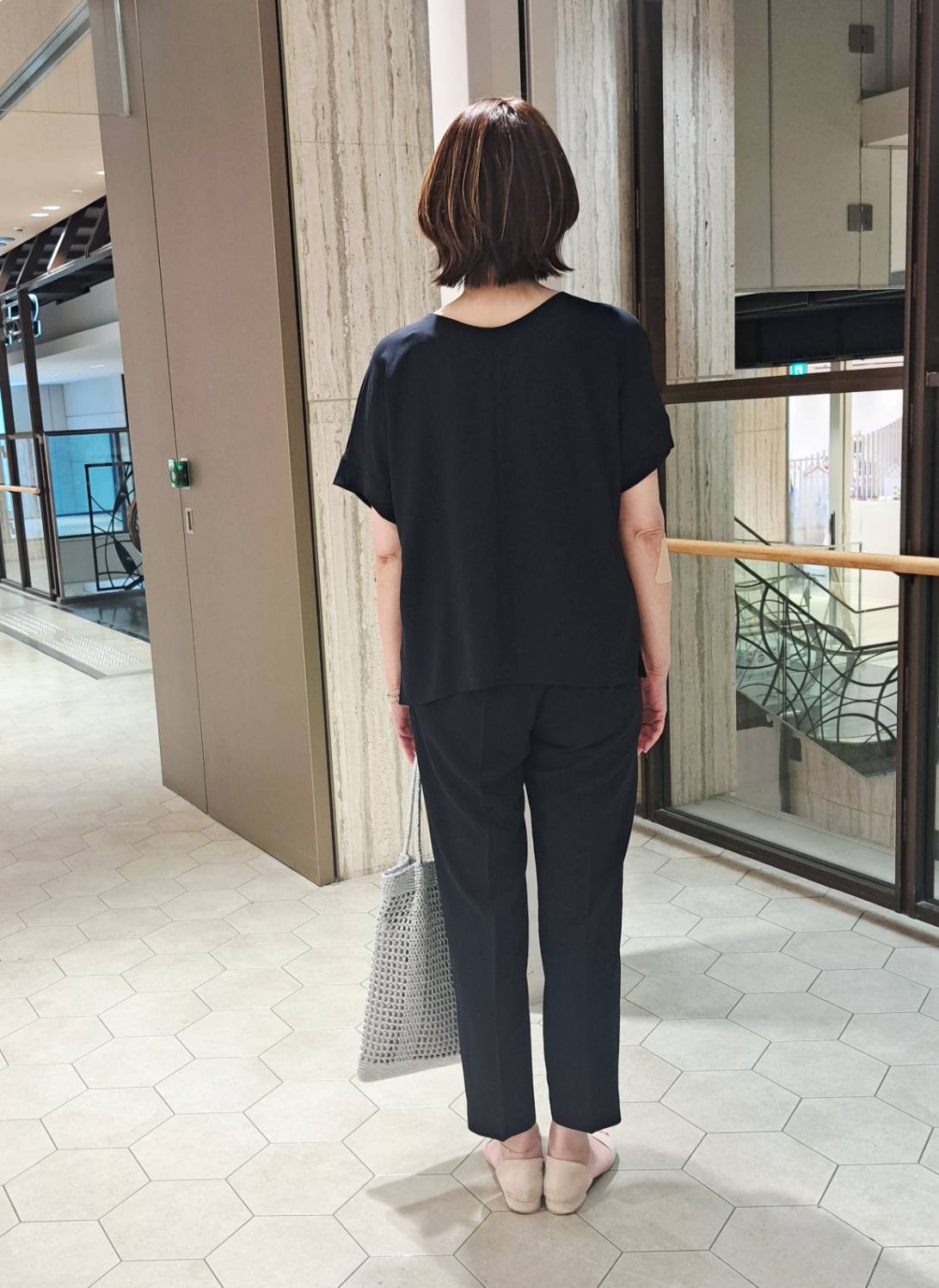 姉さんさんの「UNTITLED｜【前後2WAY/はっ水/セットアップ可】リラクシーフレンチスリーブブラウス」を使ったコーディネート