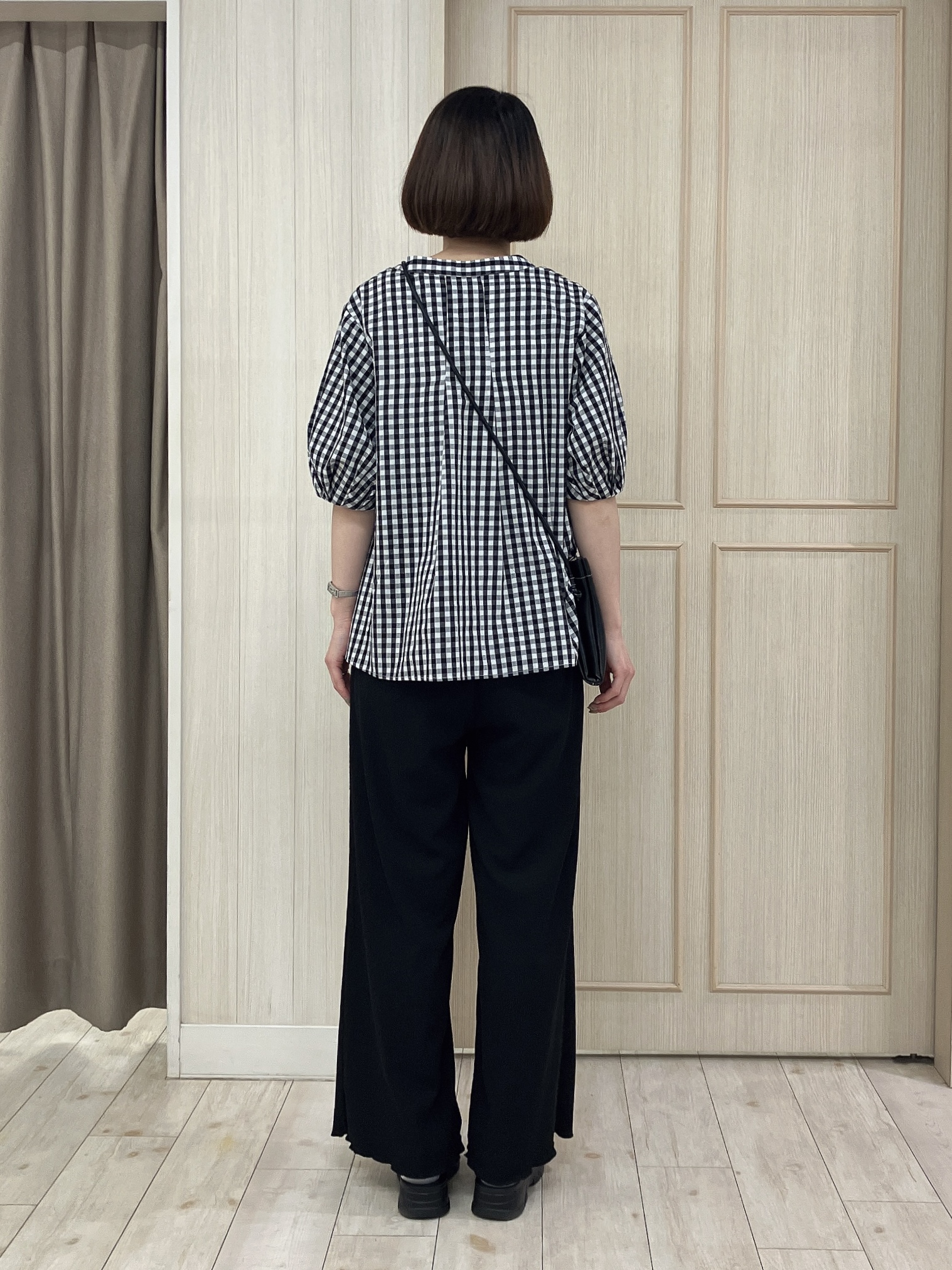 Turnerさんの「SHOO･LA･RUE｜【高レビュー/洗濯後しわになりにくい/インせず着られる】自然に体型カバー 麻調ペプラムブラウス」を使ったコーディネート