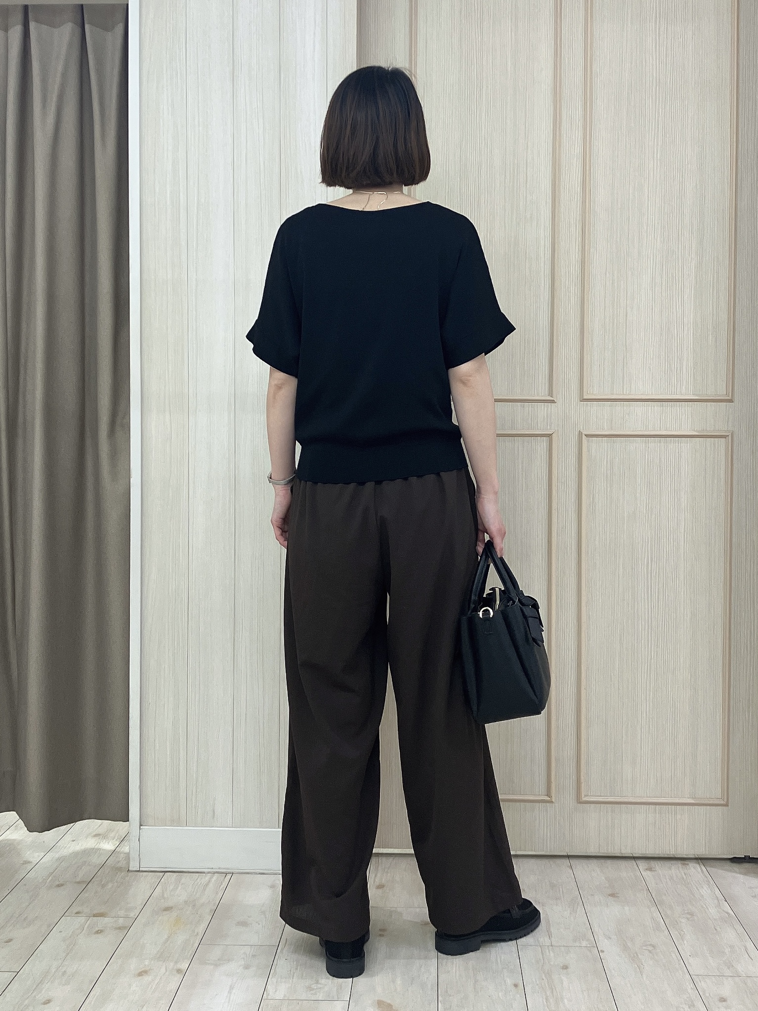 Turnerさんの「SHOO･LA･RUE｜【毎日洗える/ひんやり/UV/S-LL】二の腕隠れる さらっとドルマン半袖ニット」を使ったコーディネート