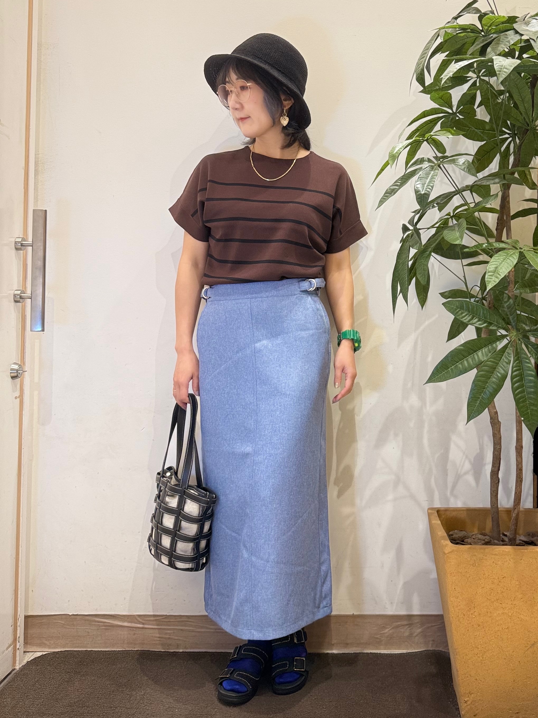 misakiさんの「SHOO･LA･RUE｜【毎日洗える/ひんやり/UV/S-LL】二の腕隠れる さらっとドルマン半袖ニット」を使ったコーディネート