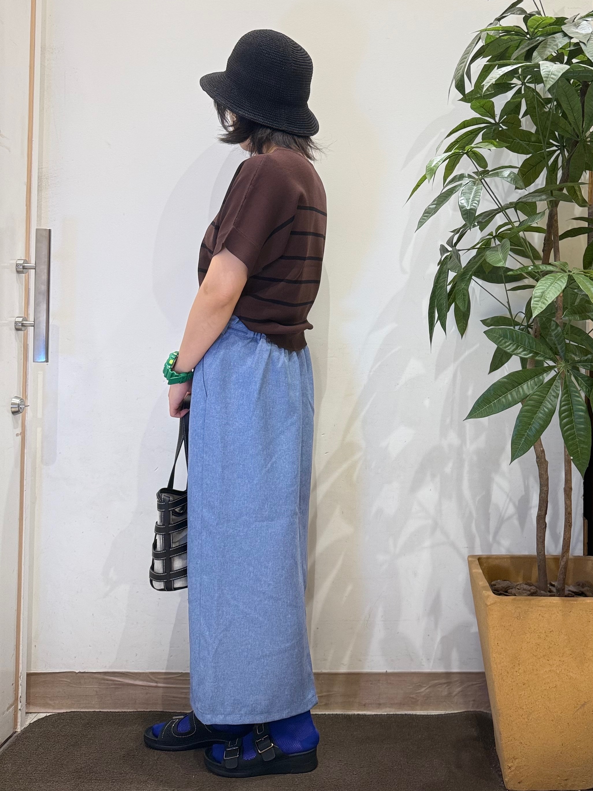 misakiさんの「SHOO･LA･RUE｜【毎日洗える/ひんやり/UV/S-LL】二の腕隠れる さらっとドルマン半袖ニット」を使ったコーディネート