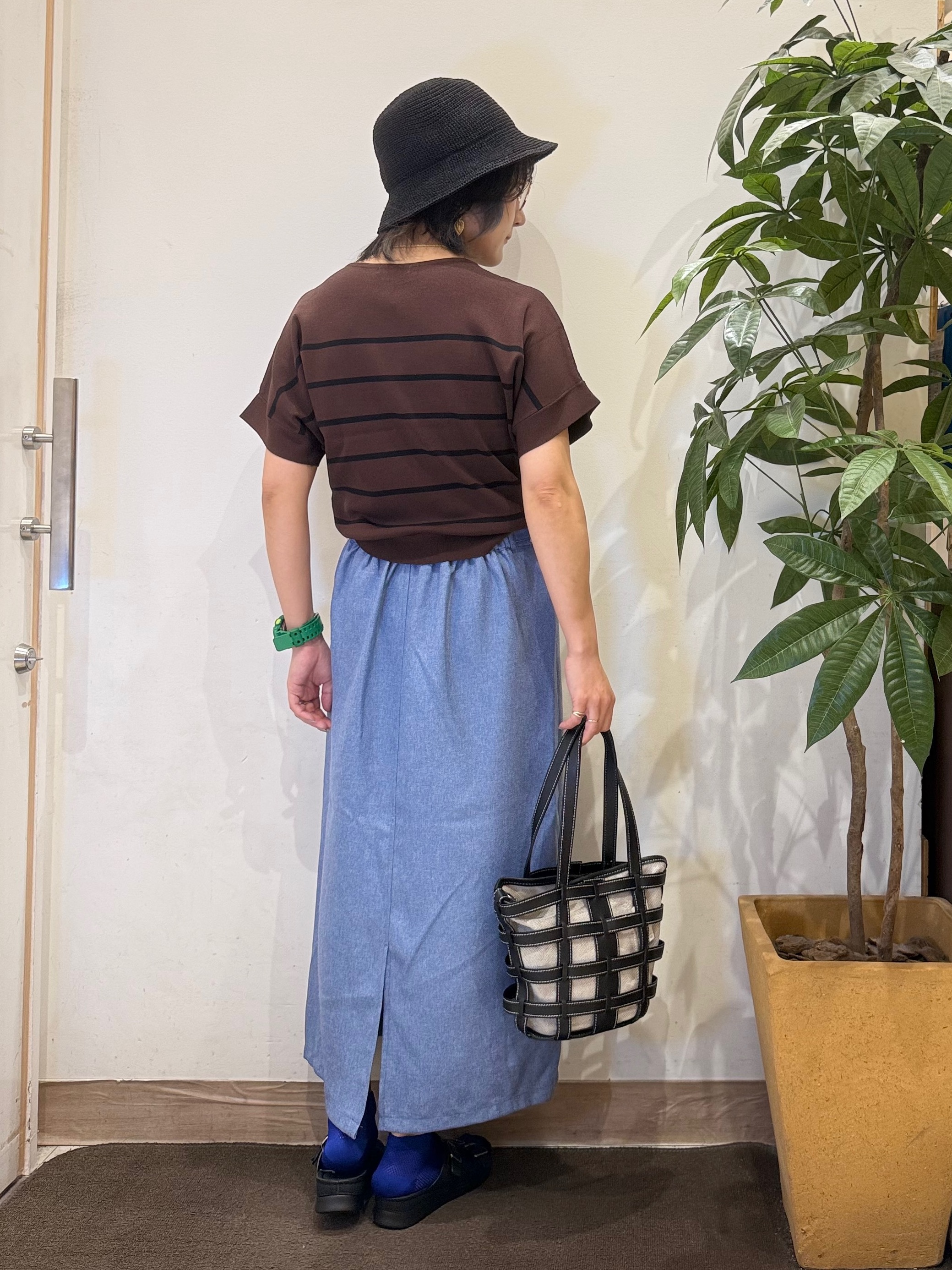misakiさんの「SHOO･LA･RUE｜【毎日洗える/ひんやり/UV/S-LL】二の腕隠れる さらっとドルマン半袖ニット」を使ったコーディネート