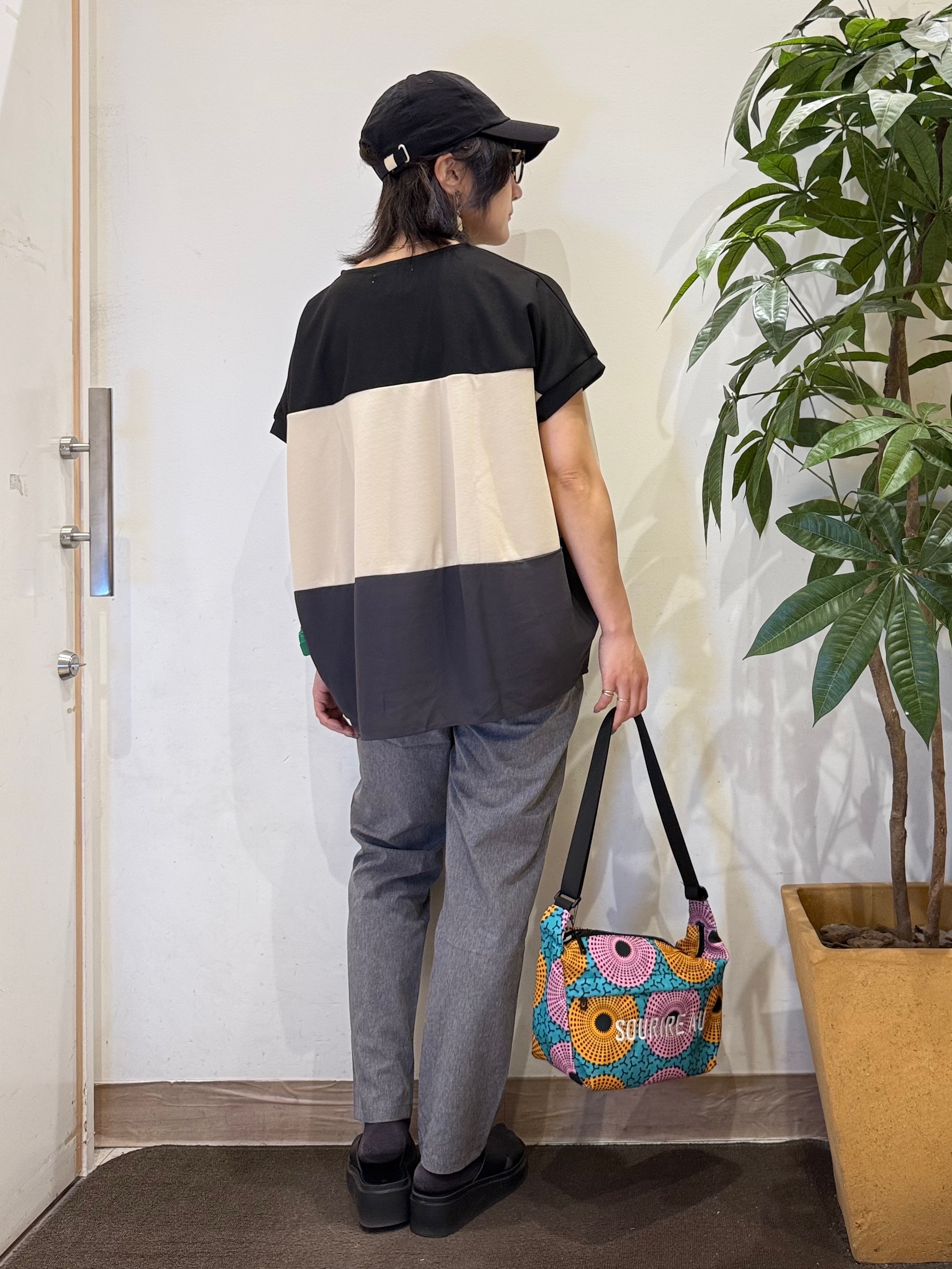 misakiさんの「SHOO･LA･RUE｜【S-LL/洗濯機可/体型カバー】1枚で主役になる 3段切替 ドルマンＴシャツ」を使ったコーディネート