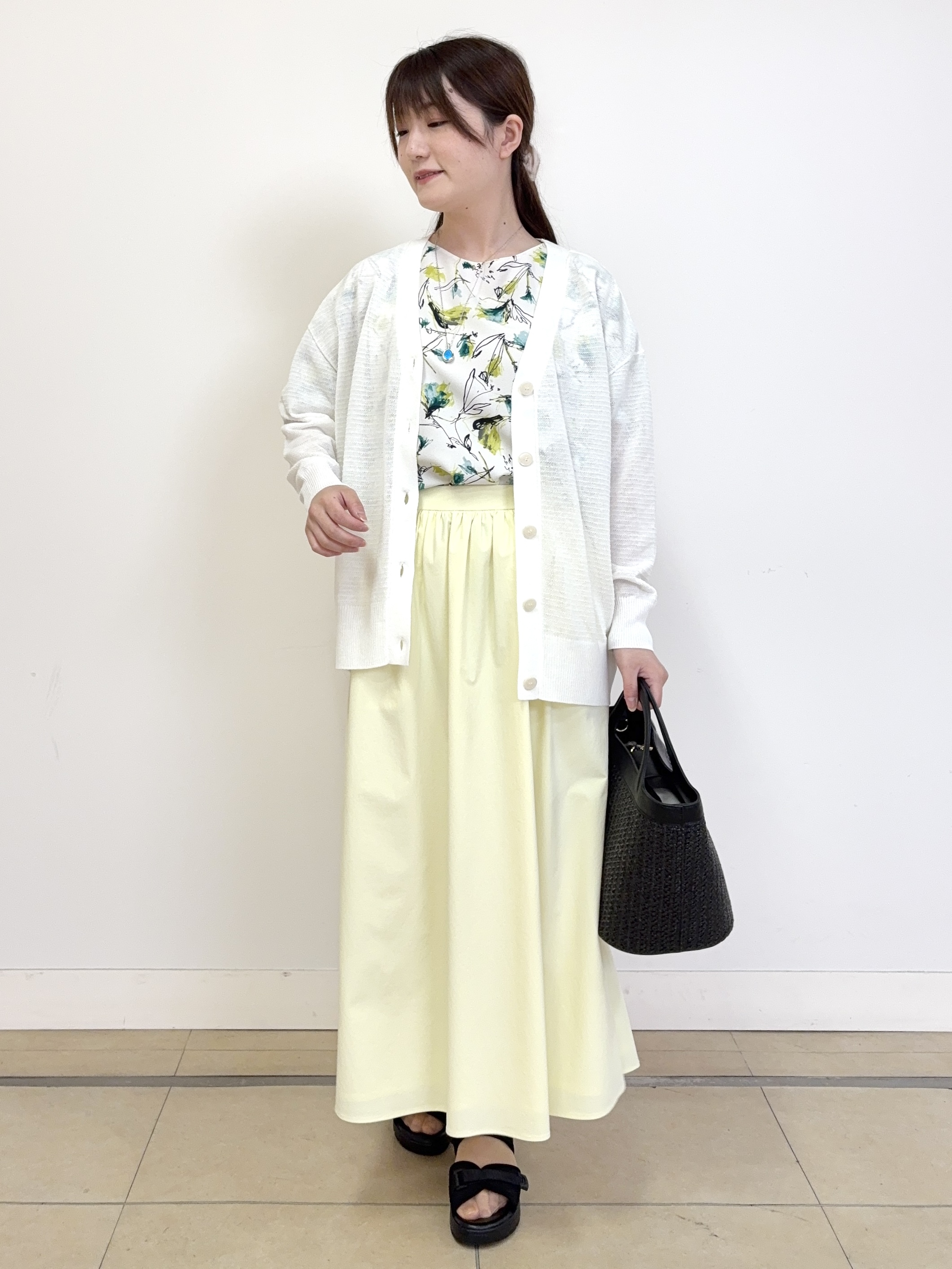 mikiさんの「Reflect｜オフボディVネックニットカーディガン」を使ったコーディネート