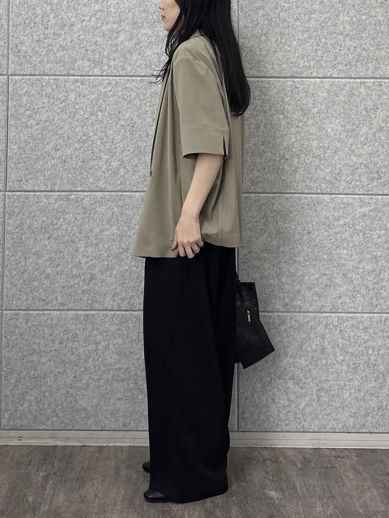 rinaさんの「INDIVI｜タイポグラフィTシャツ【接触冷感】」を使ったコーディネート