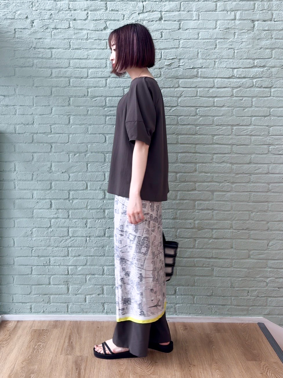 𝐜𝐡𝐢𝐤𝐚さんの「SHOO･LA･RUE｜【S-LL/洗濯機可/セットアップ可】軽凛(かろりん) ひんやりタックブラウス」を使ったコーディネート